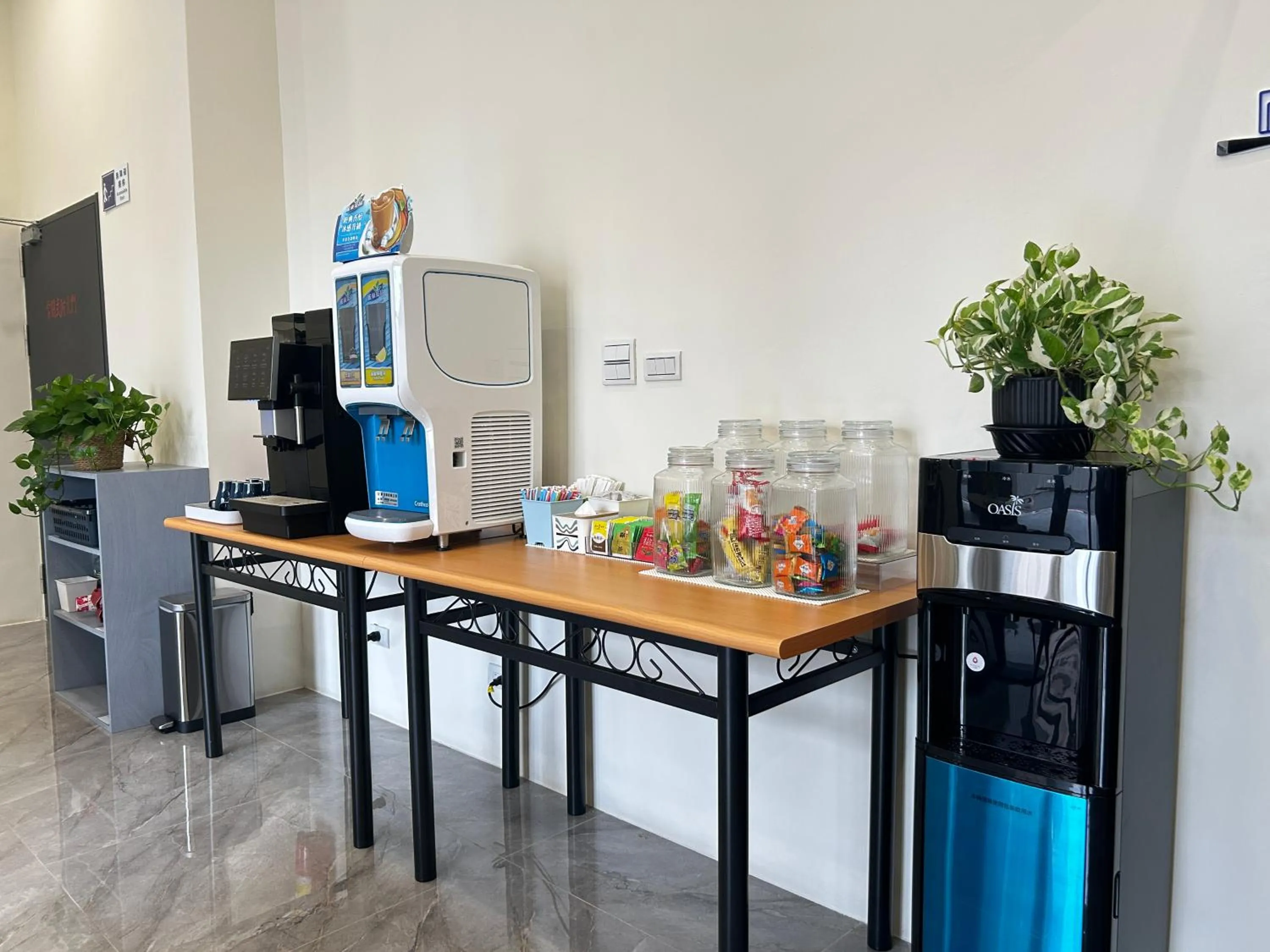 Seating area in Water Woods Inn