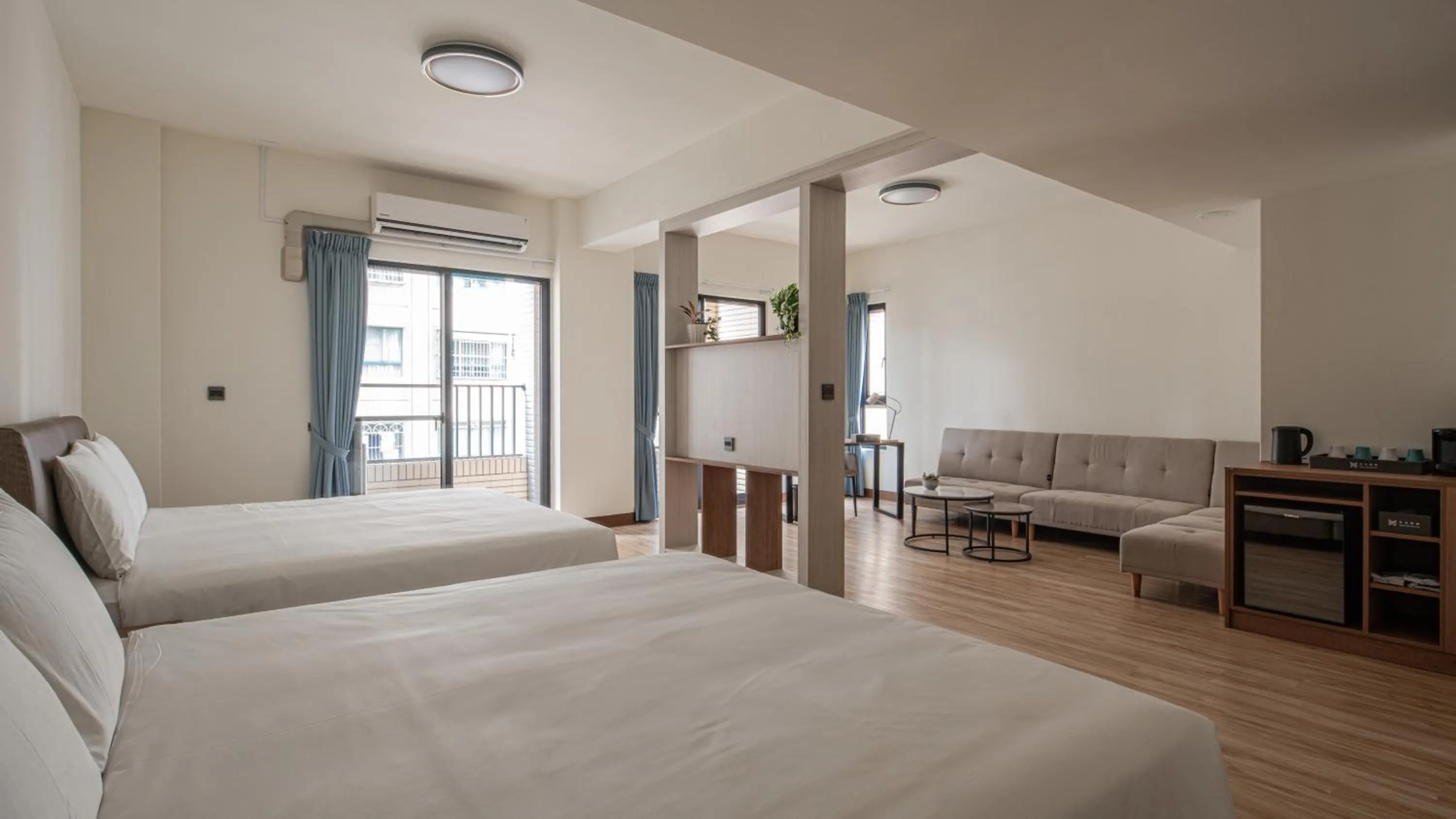 Photo of the whole room, Bed in Water Woods Inn