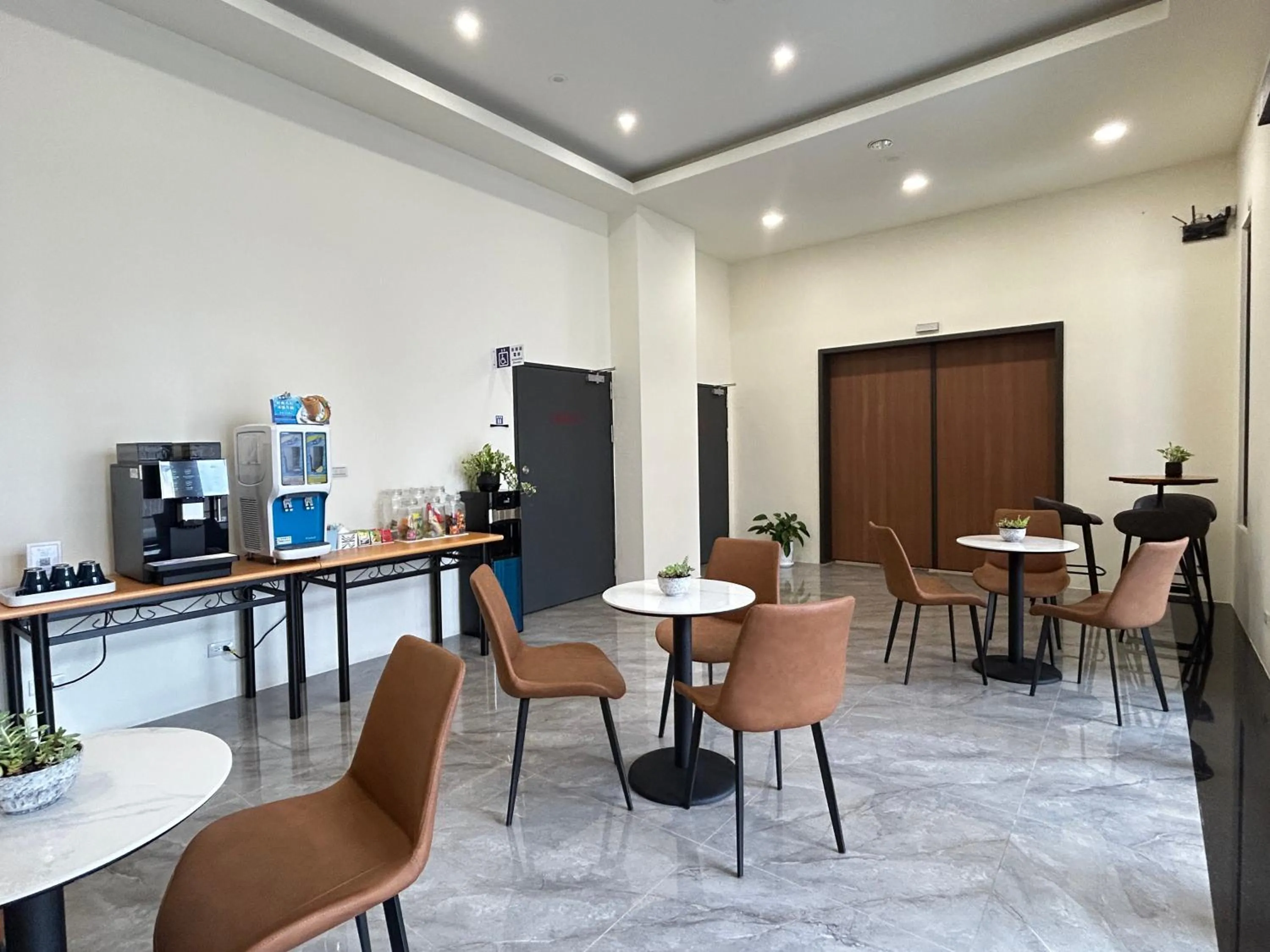 Seating area in Water Woods Inn