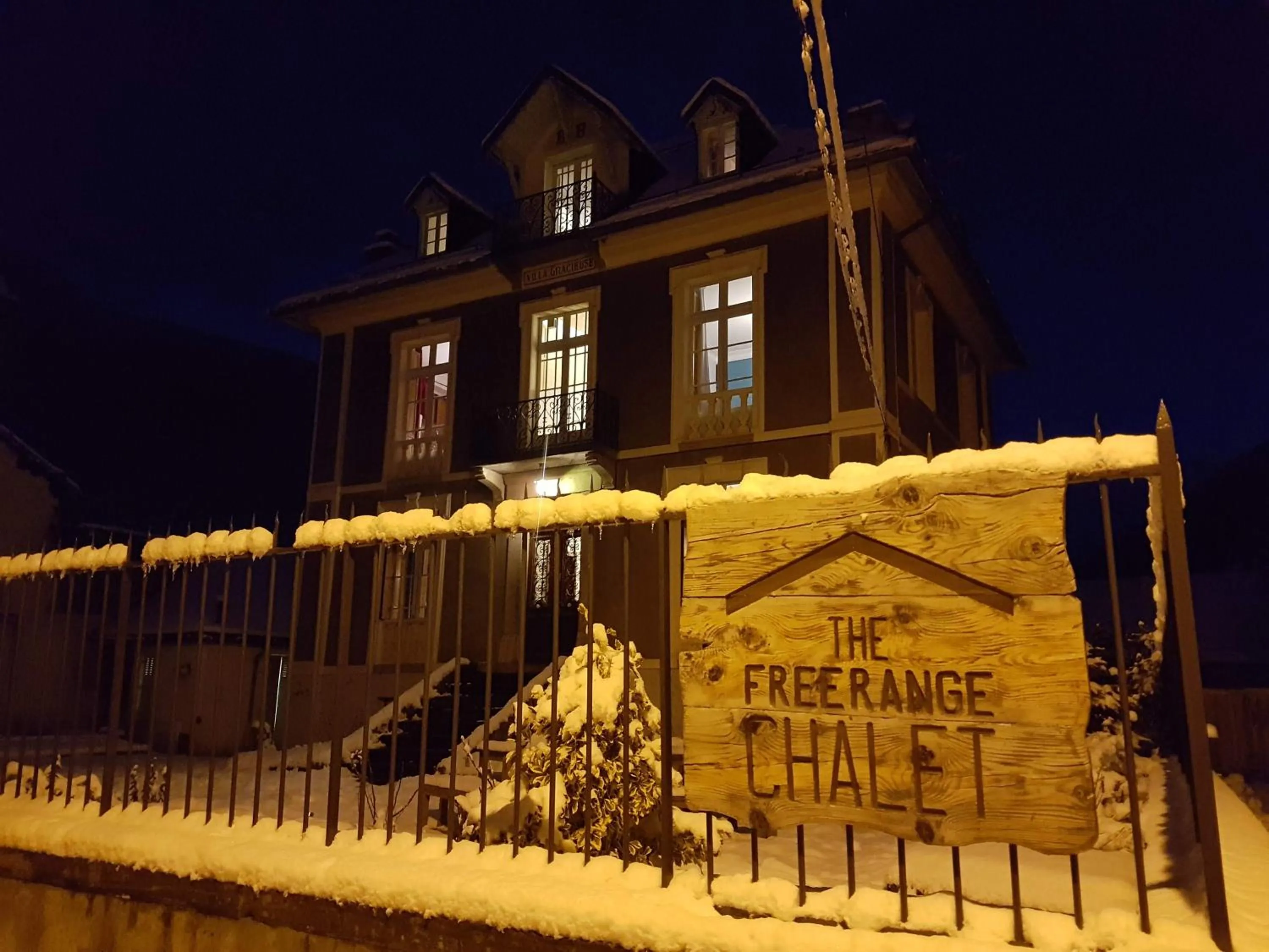 Property building in Villa Gracieuse