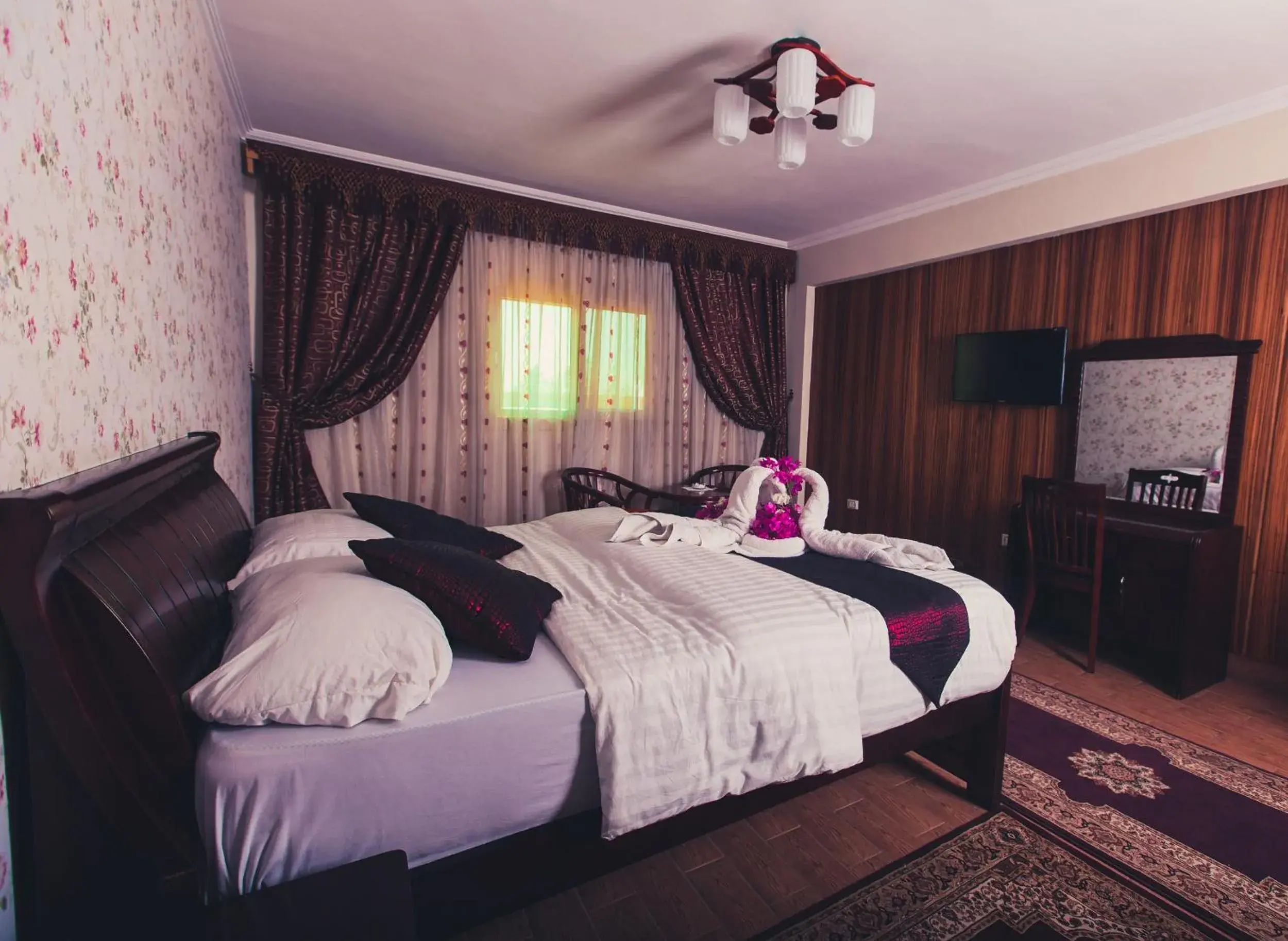 Single Room with Pool View - single occupancy in La Viena Health Resort Single Room with Pool View - single occupancy in La Viena Health Resort