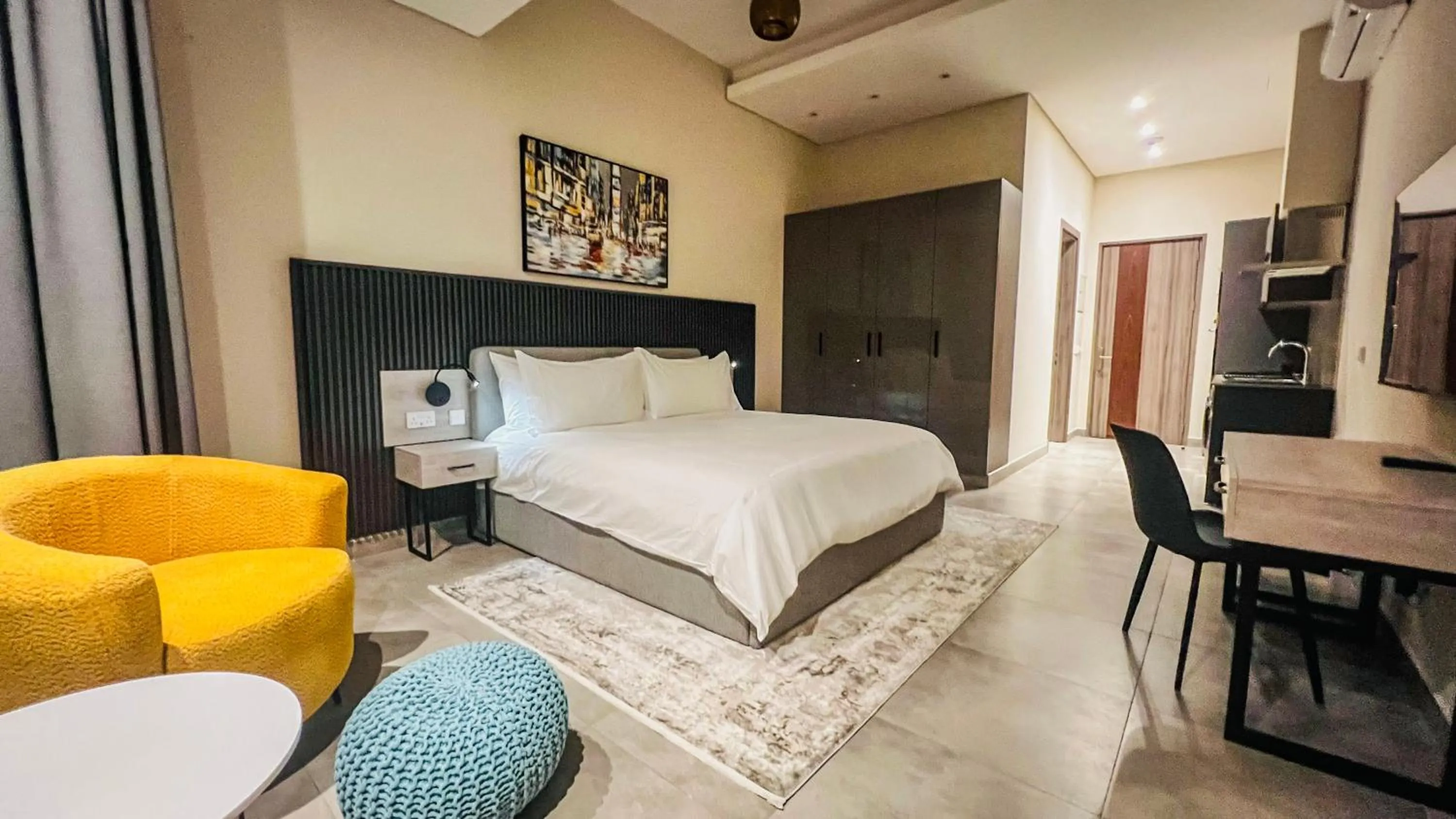 Bedroom, Bed in Anthonian Suites