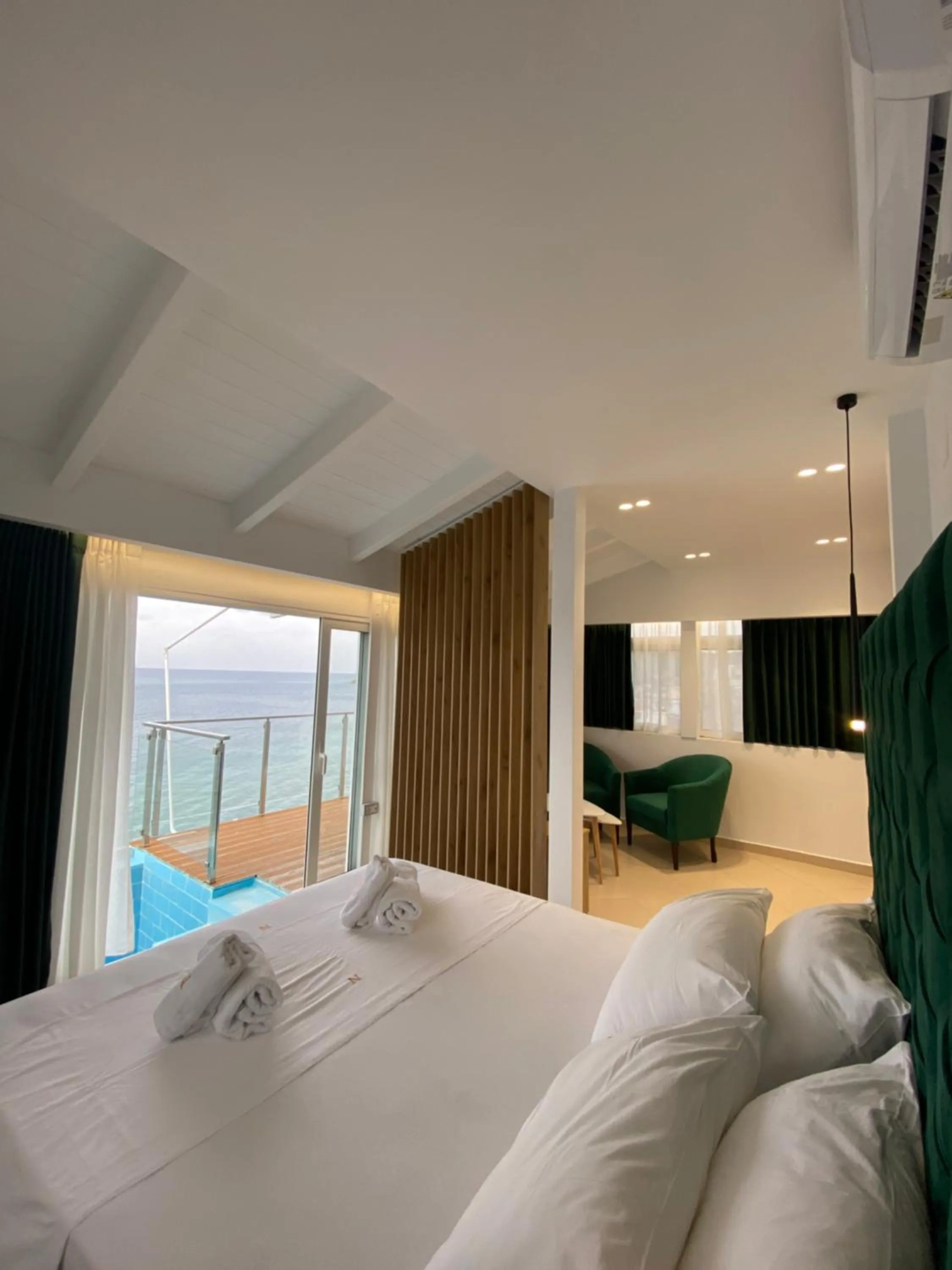 Communal lounge/ TV room, Bed in Qeparo Napolon Complex