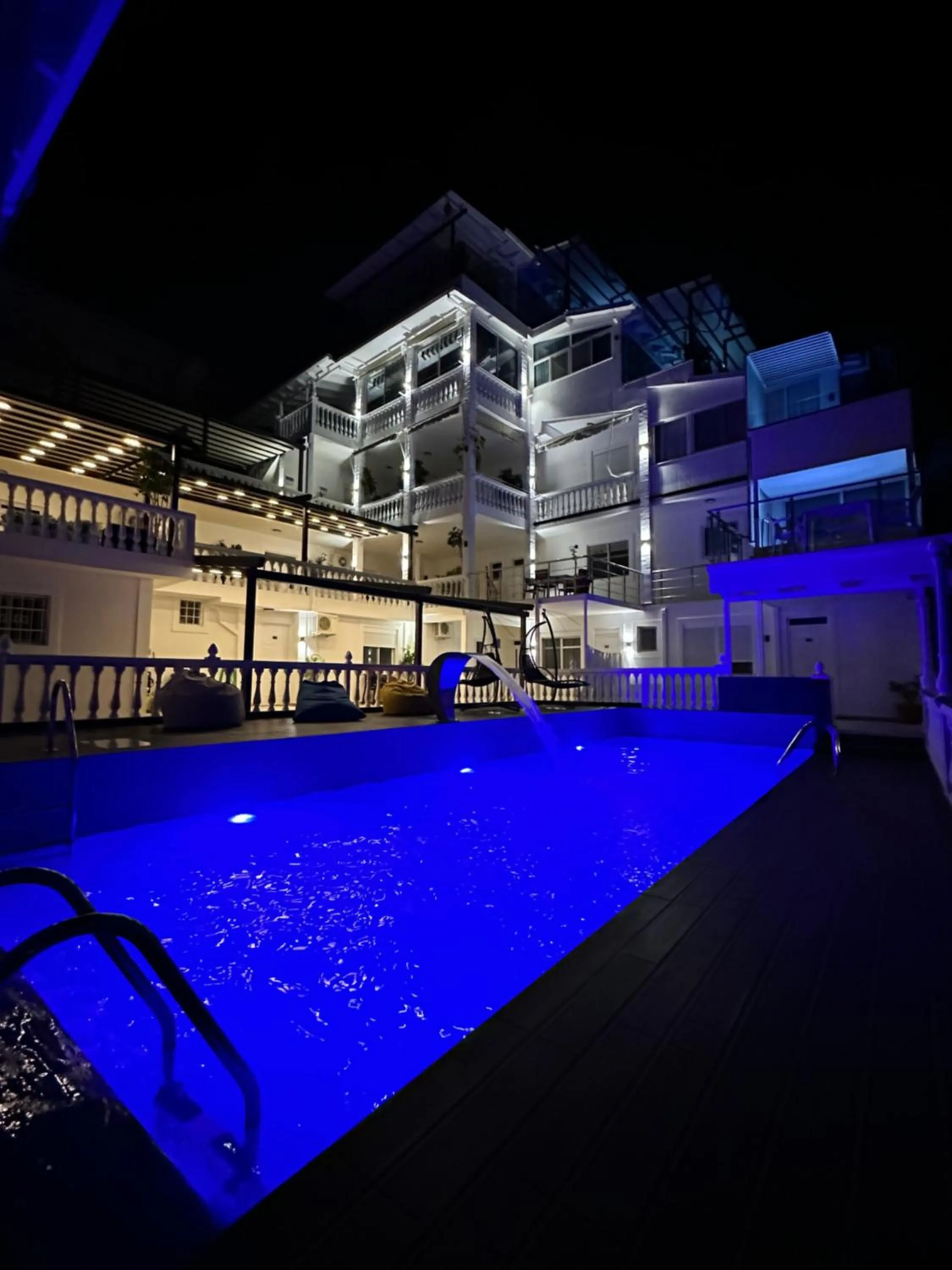 Property building in Qeparo Napolon Complex