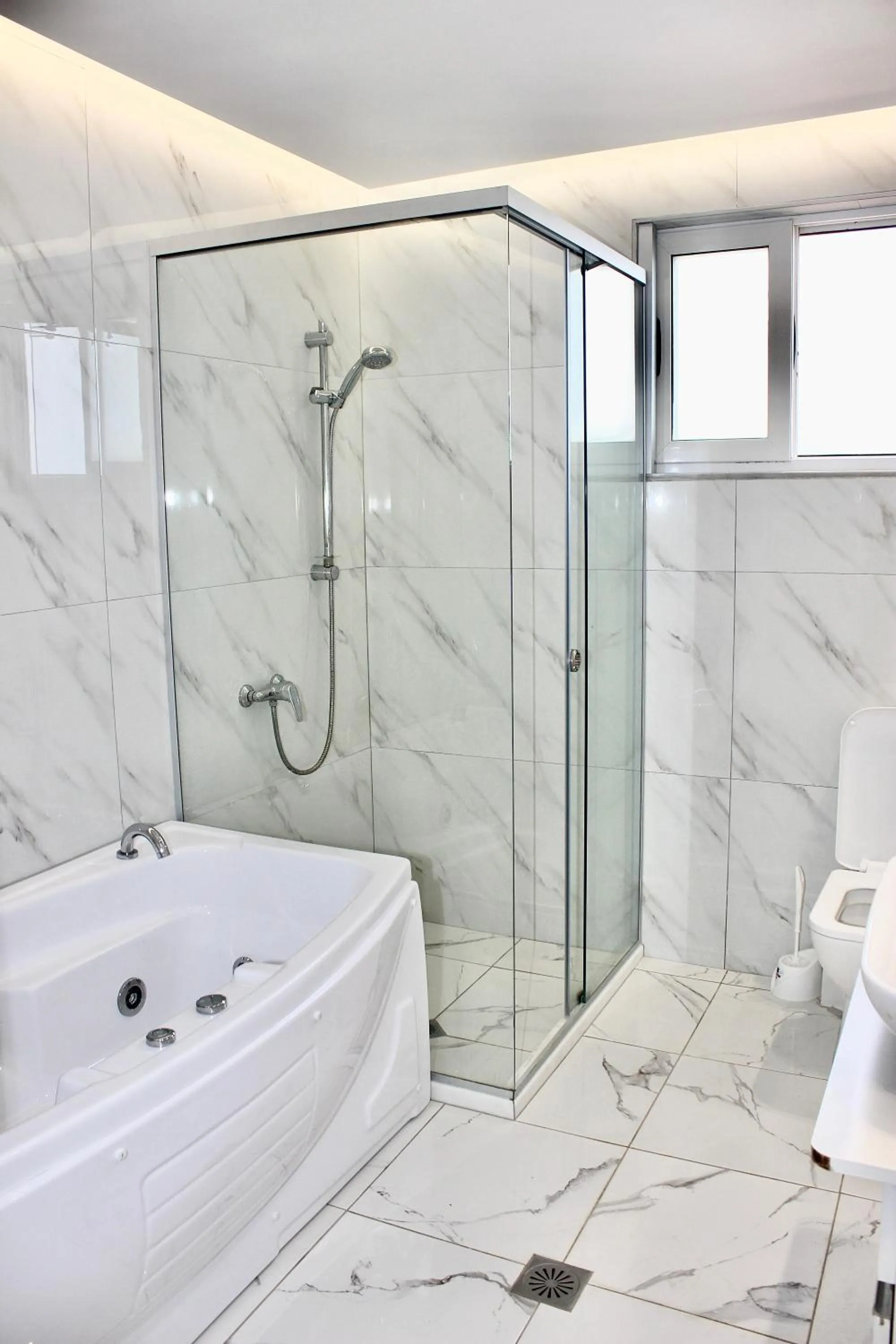 Bathroom in Qeparo Napolon Complex