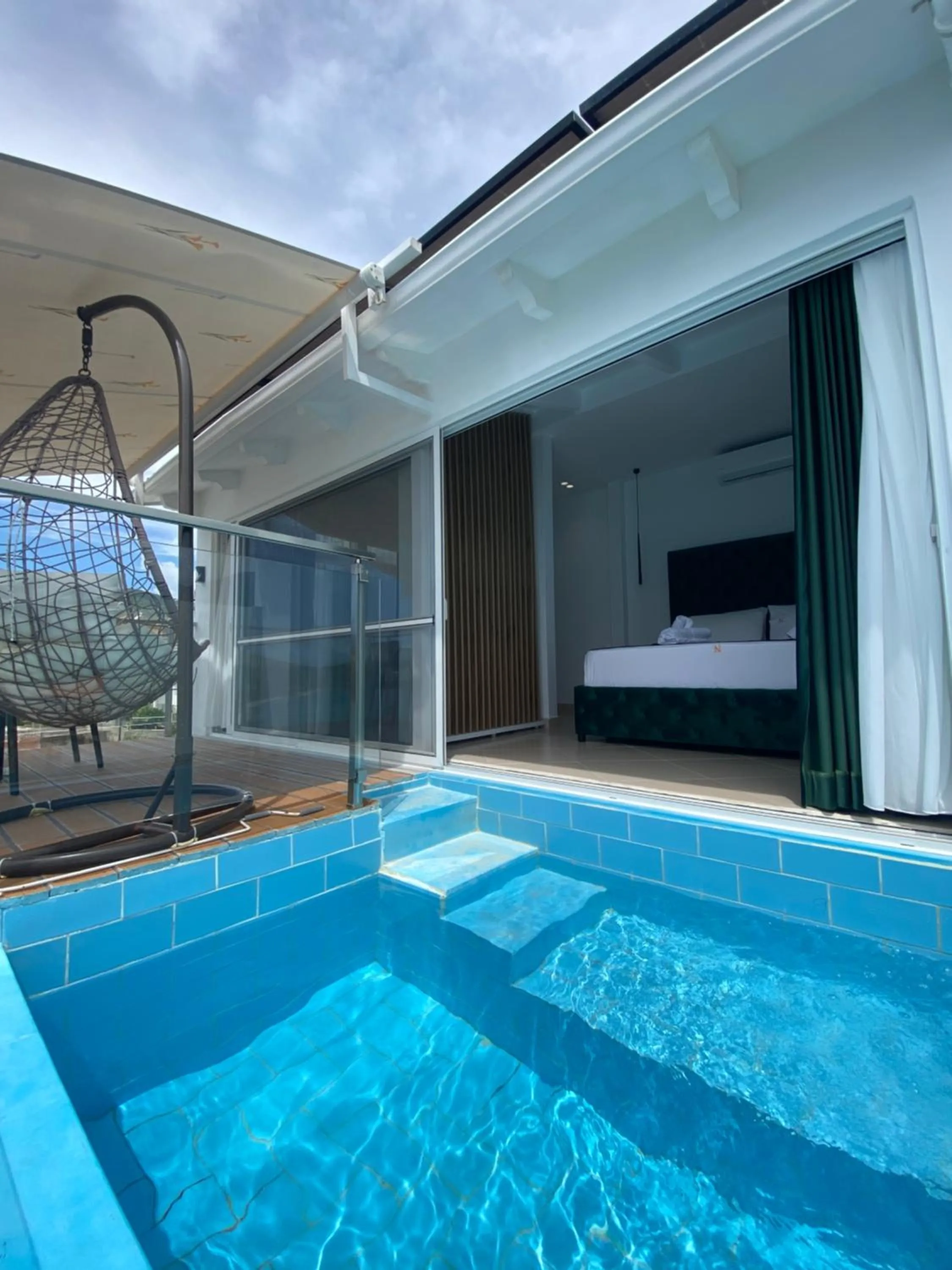 Day in Qeparo Napolon Complex