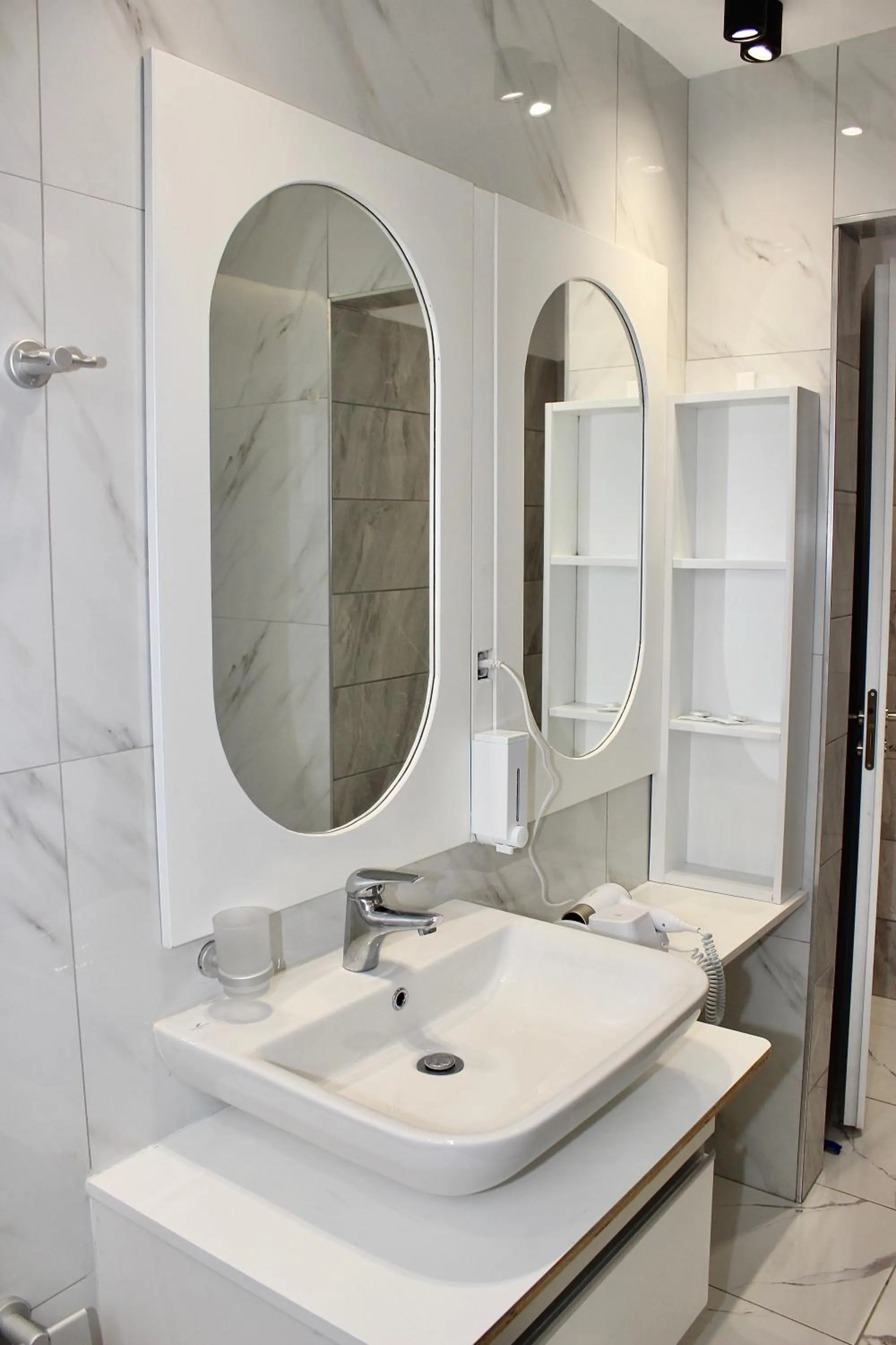 Bathroom in Qeparo Napolon Complex