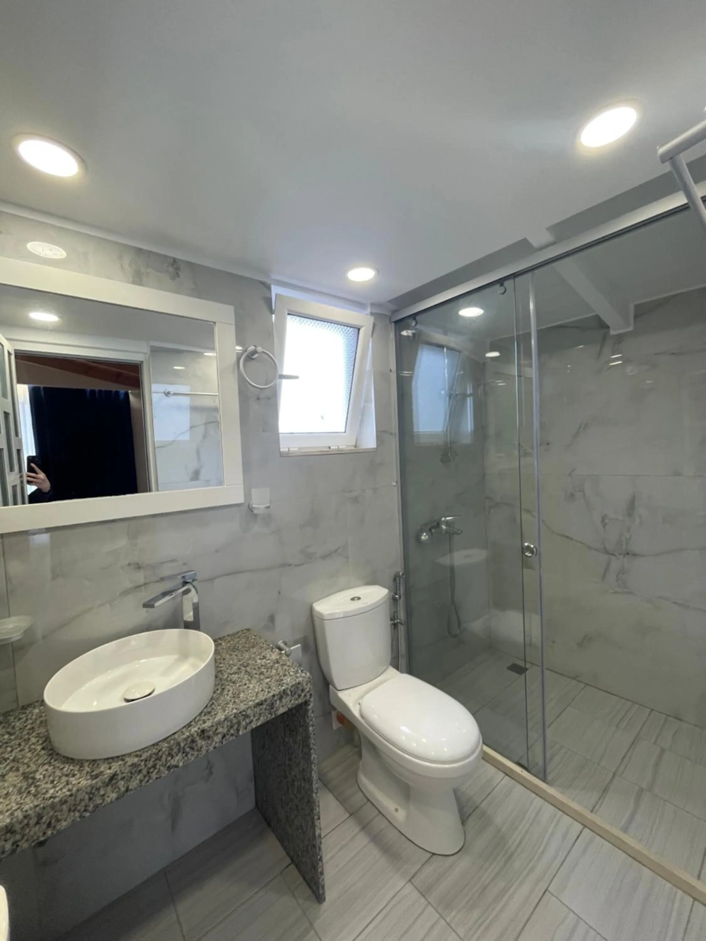 Shower in Qeparo Napolon Complex