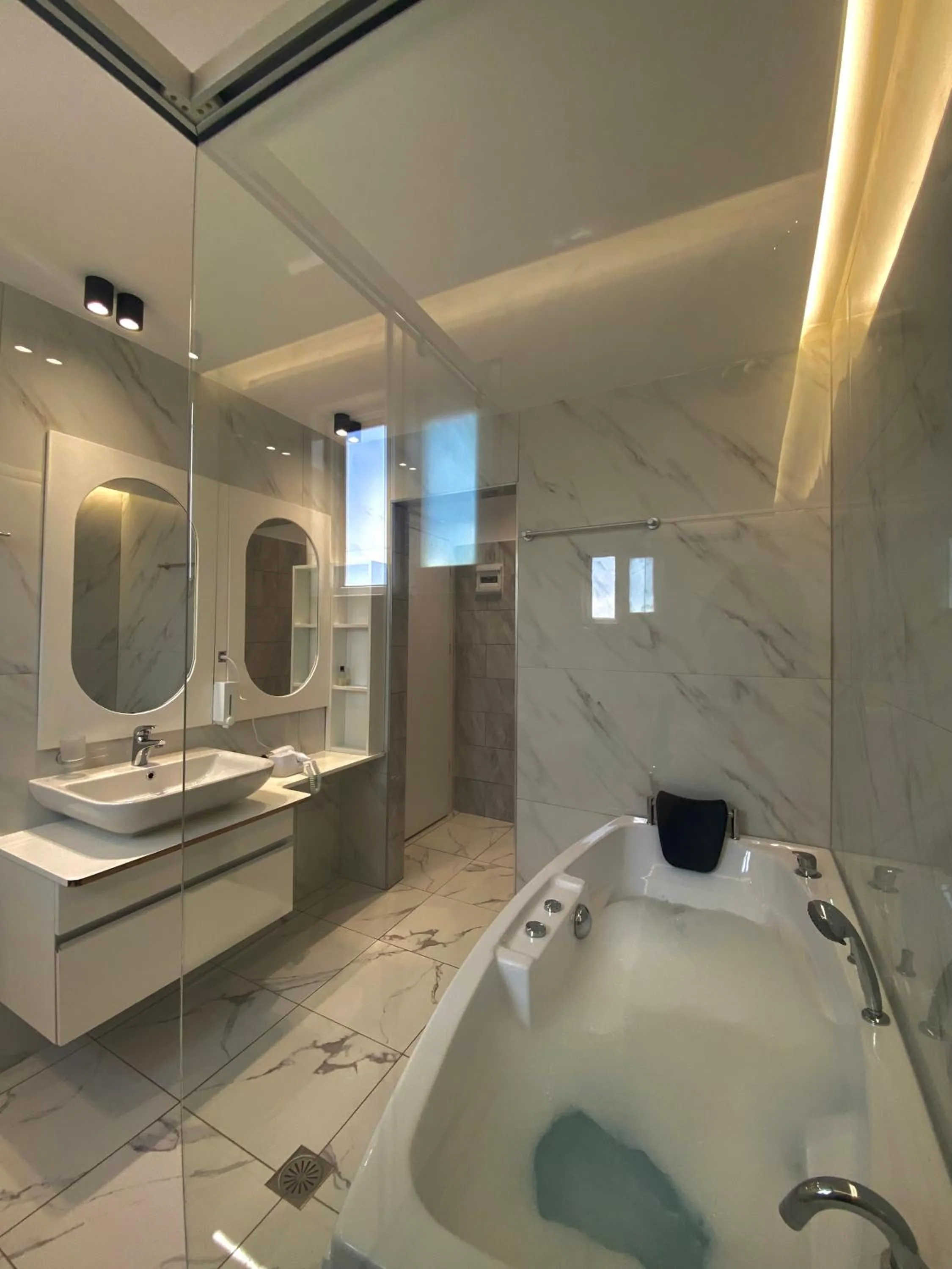 Bathroom in Qeparo Napolon Complex