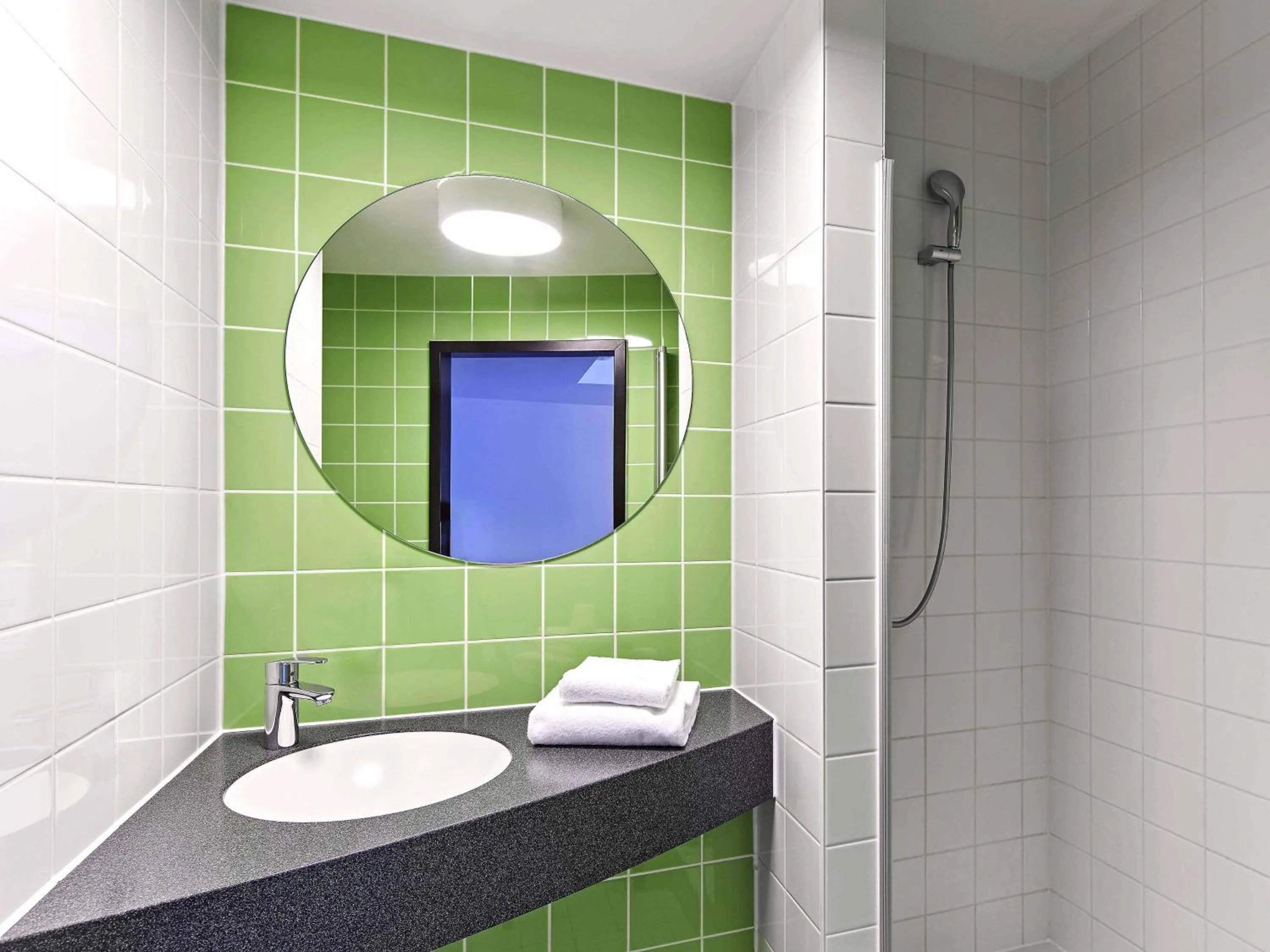 Shower in B&B Hotel Osnabrück