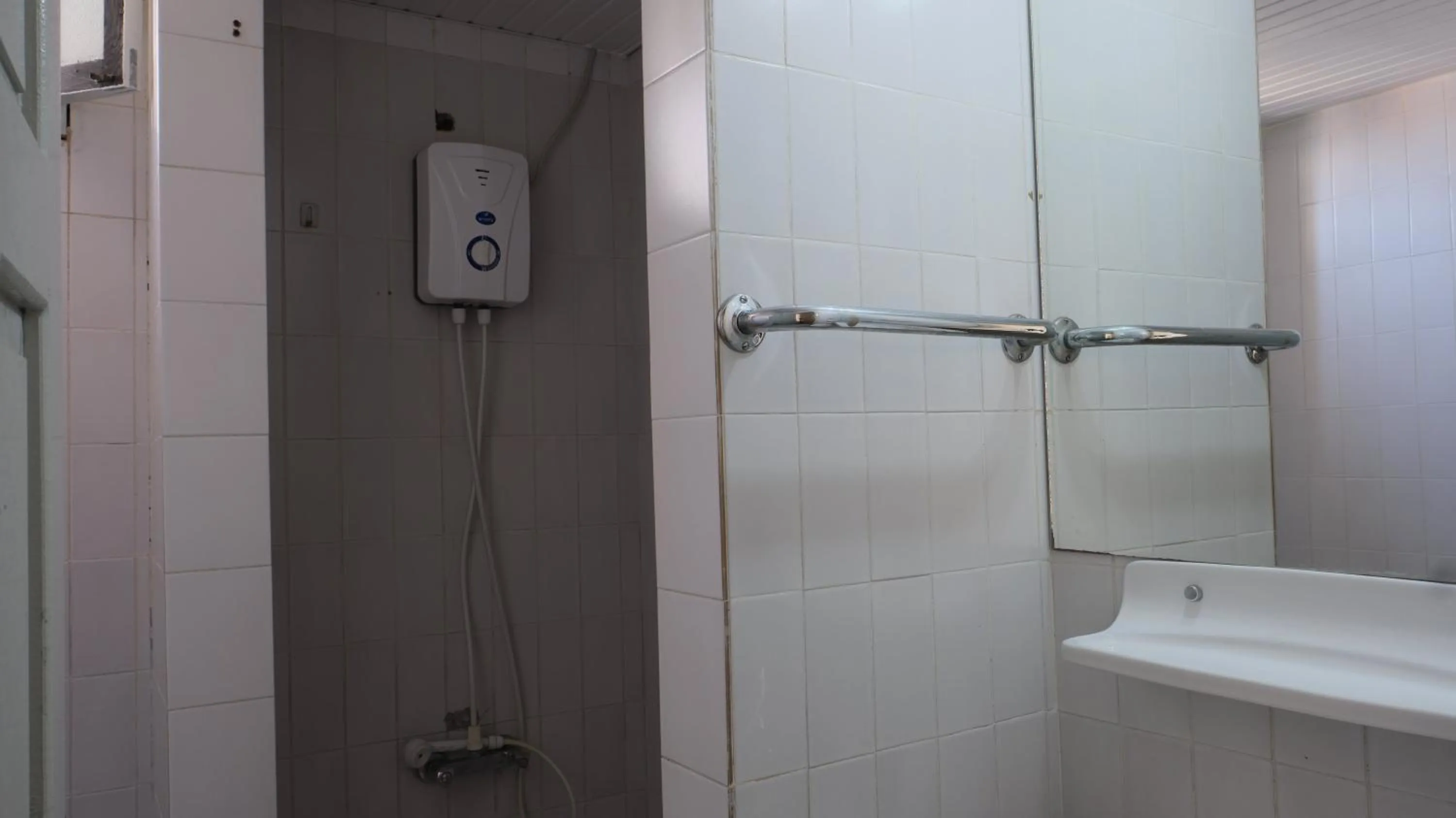 Shower in Hisar Otel