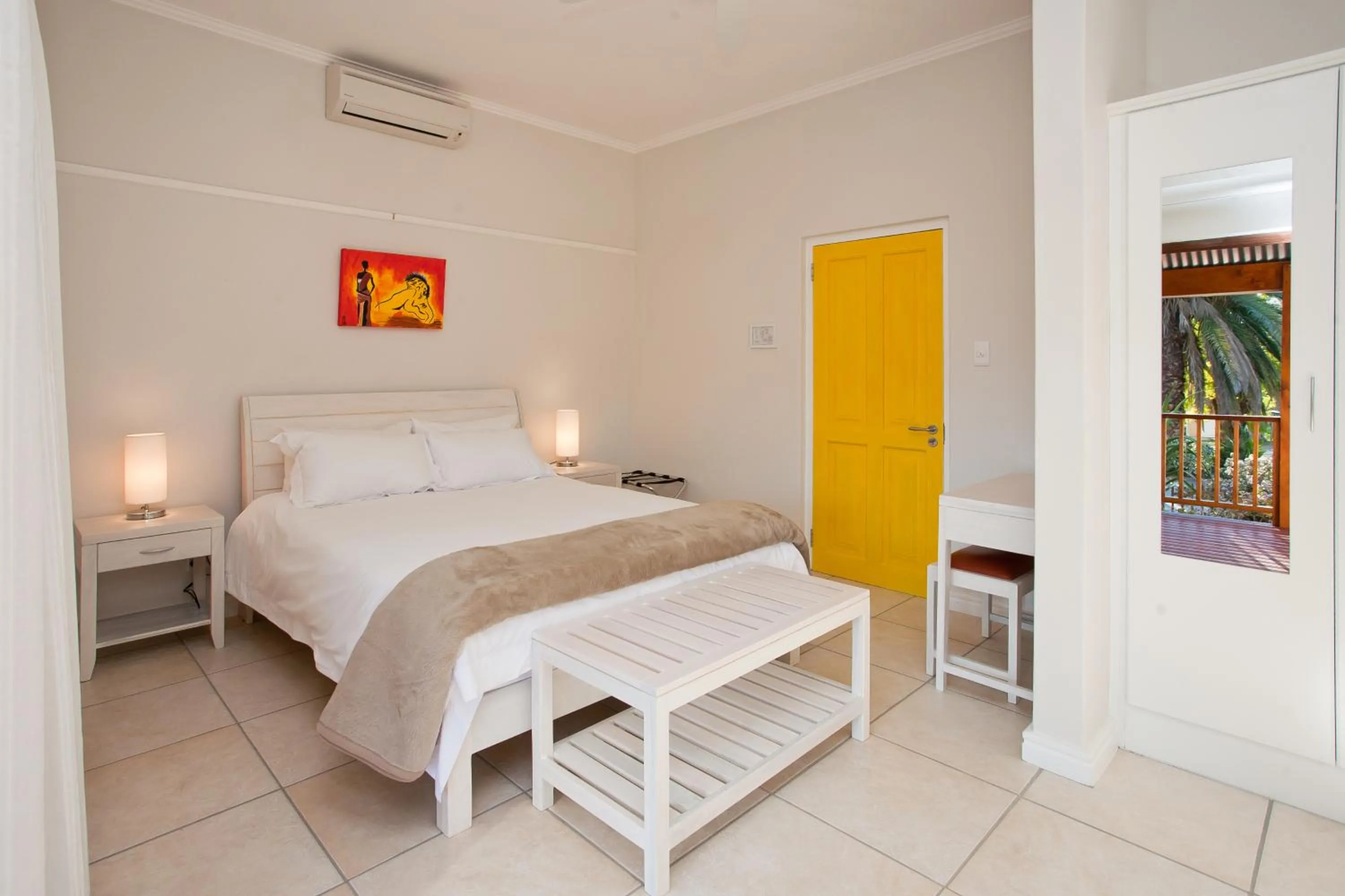 Photo of the whole room, Bed in The Queen Of Calitzdorp