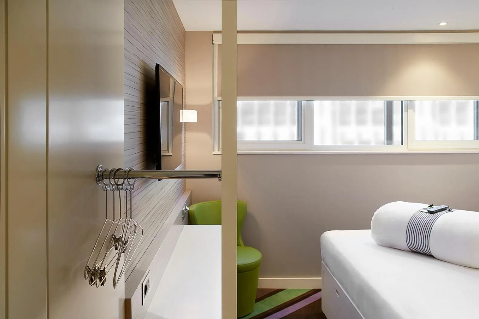 Bedroom, Bed in hub Edinburgh City Centre - Rose Street