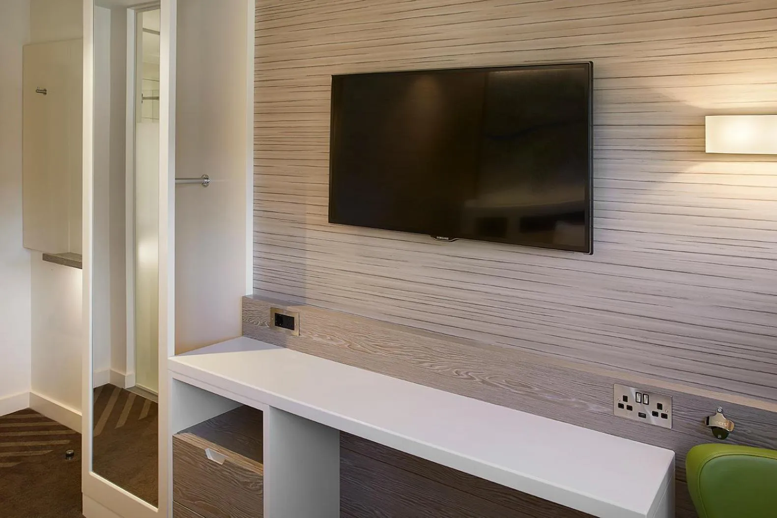 Bedroom in hub Edinburgh City Centre - Rose Street