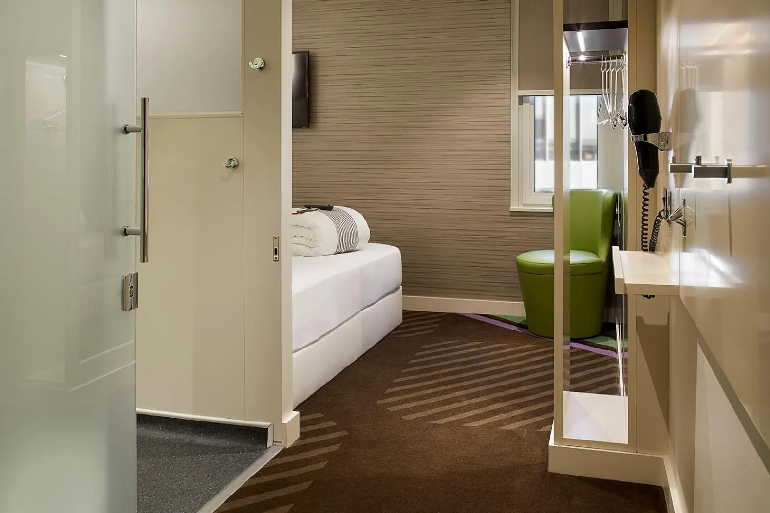 Bedroom, Bed in hub Edinburgh City Centre - Rose Street