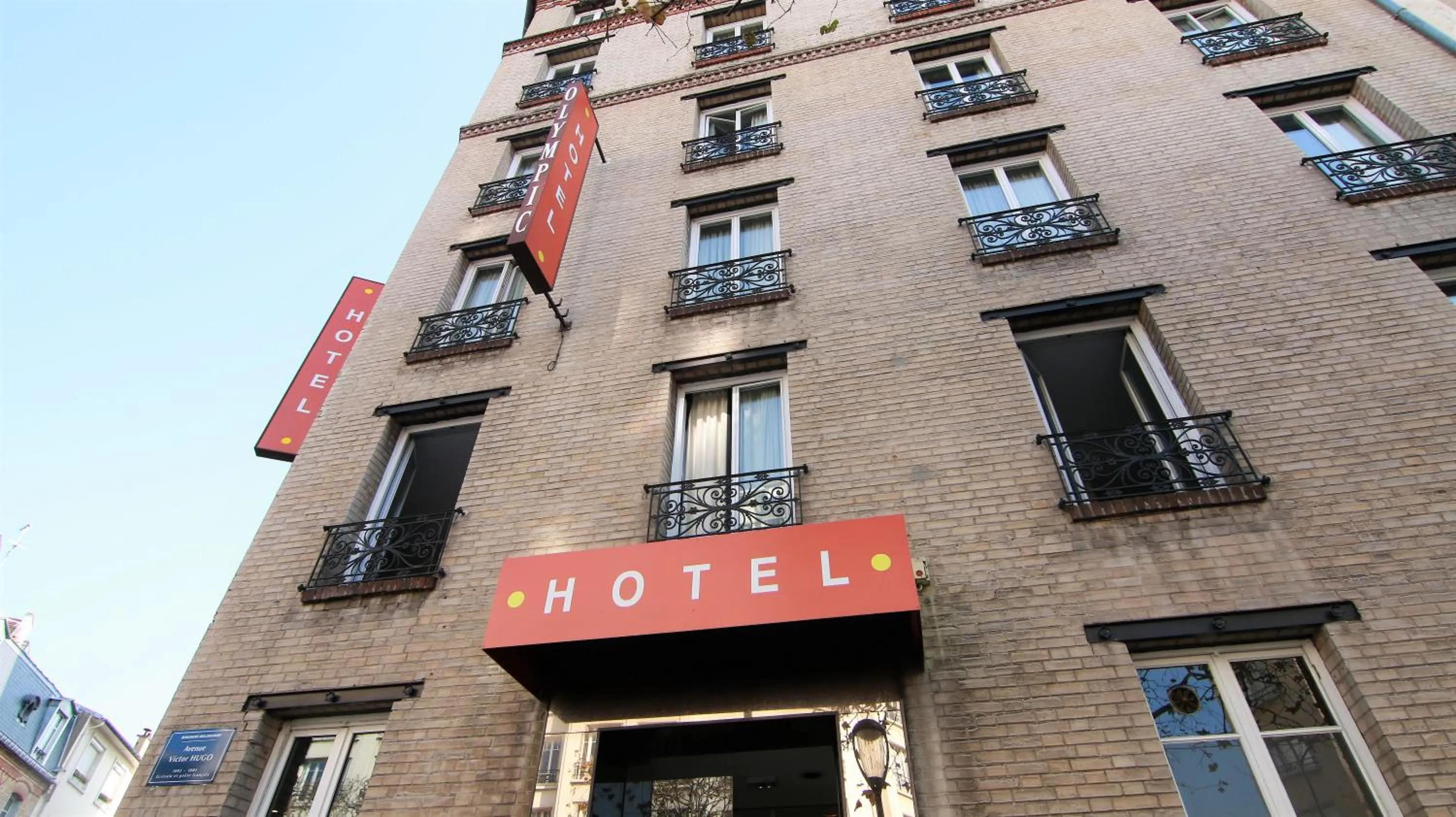 Facade/entrance in Hotel Olympic Paris Boulogne by Patrick Hayat