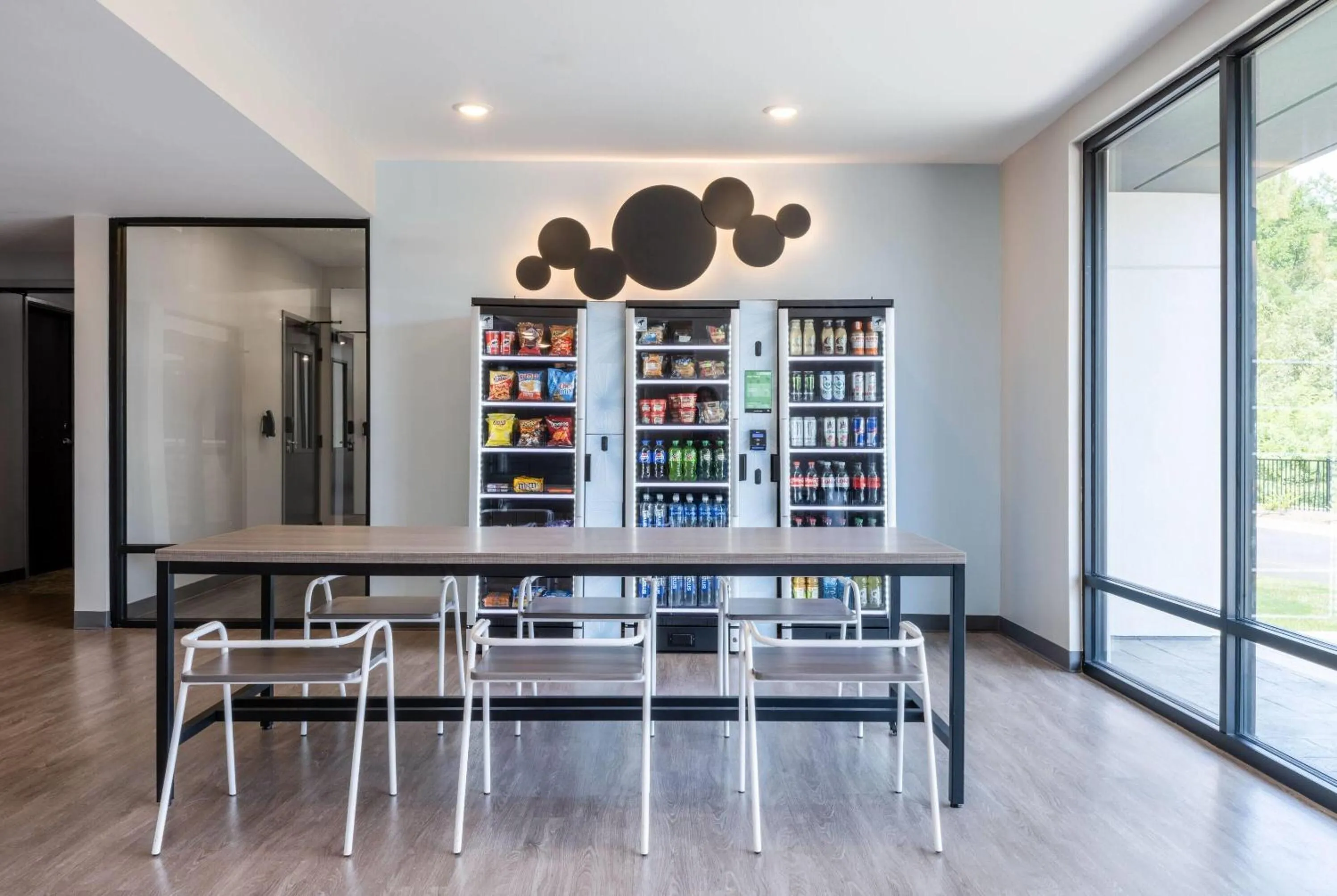 Food and drinks in ECHO Suites Extended Stay by Wyndham Springfield Airport PLZ