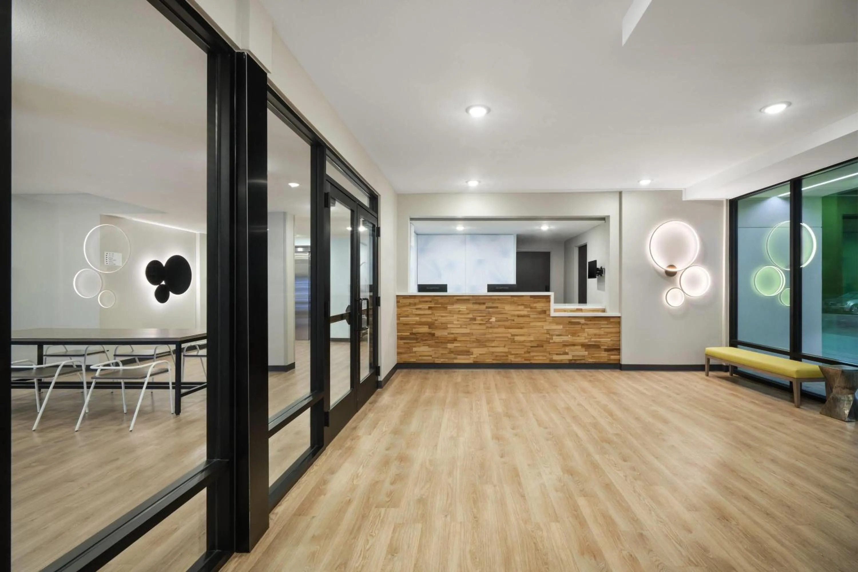 Lobby or reception in ECHO Suites Extended Stay by Wyndham Springfield Airport PLZ