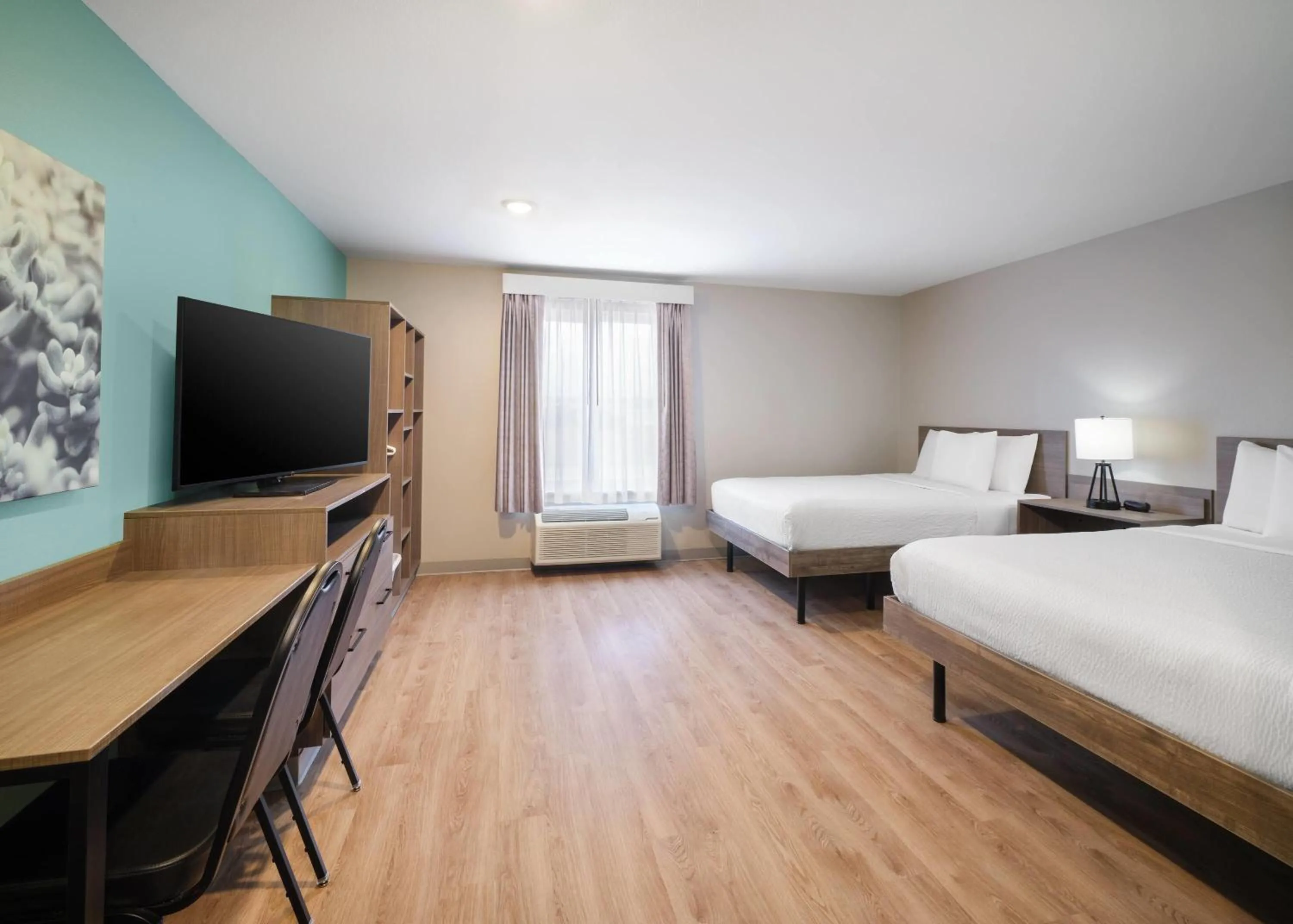 Photo of the whole room, Bed in ECHO Suites Extended Stay by Wyndham Springfield Airport PLZ