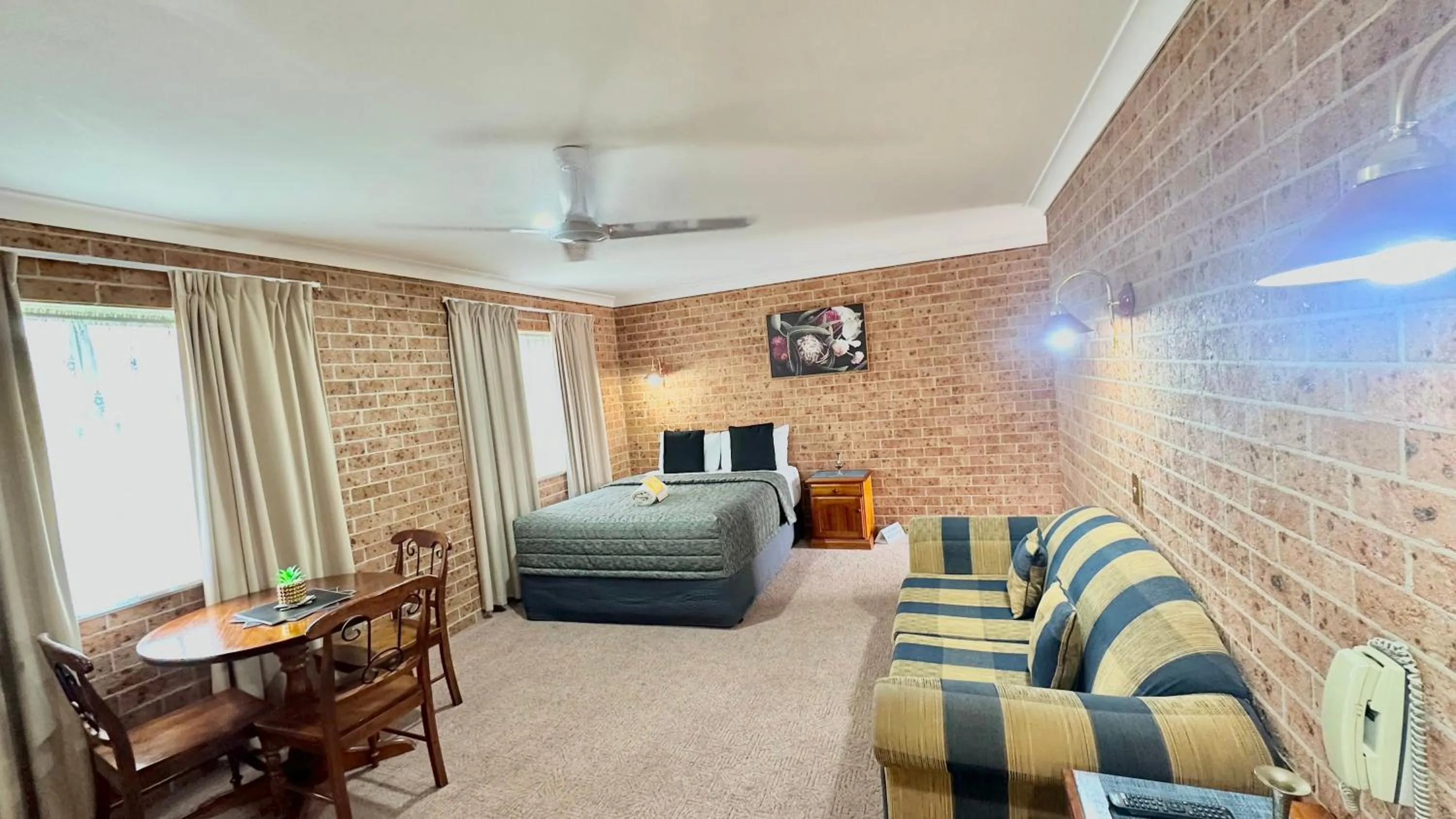 Golden Grain Motor Inn