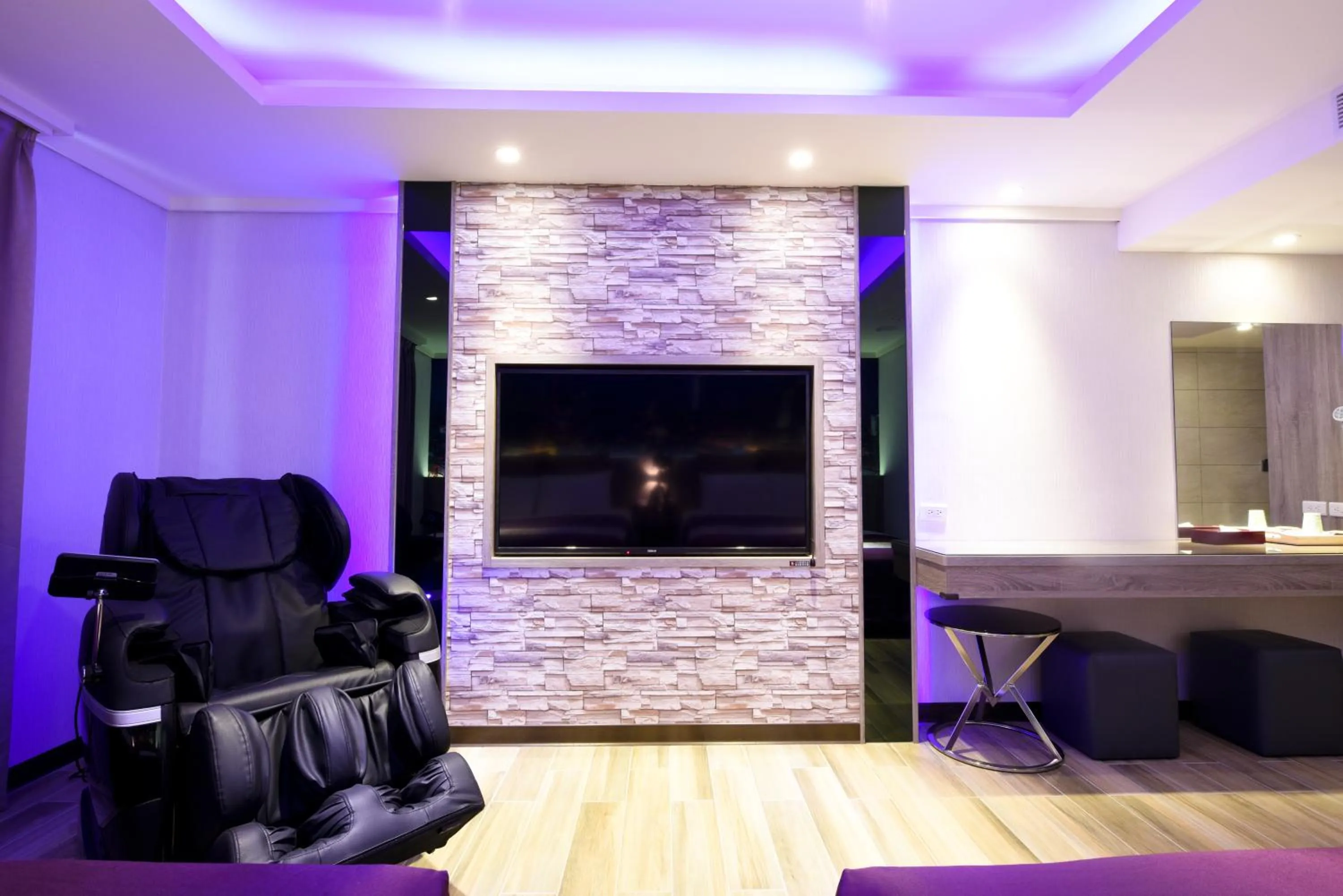 TV and multimedia in ZJ Motel