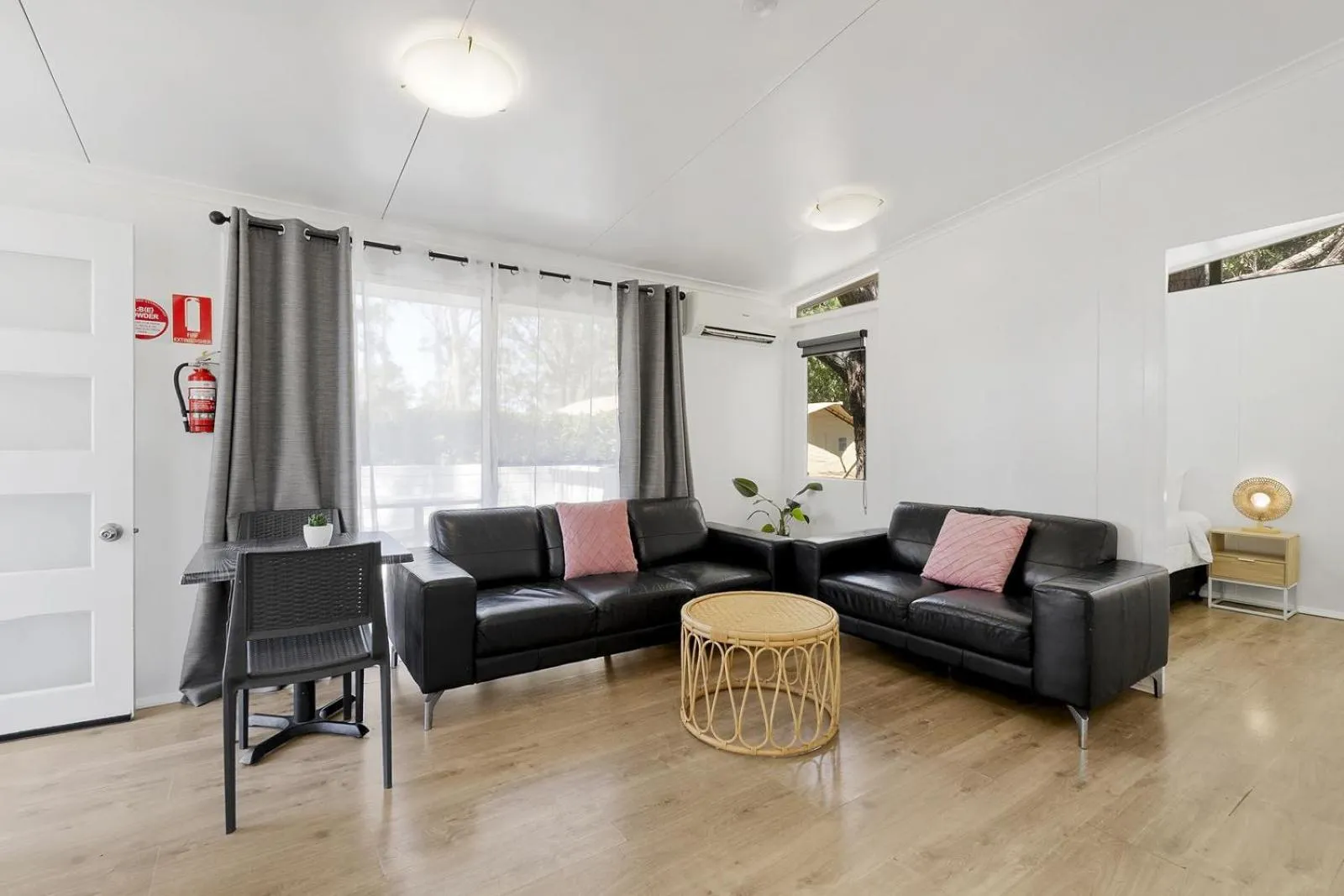 Dining area in Ingenia Holidays Byron Bay