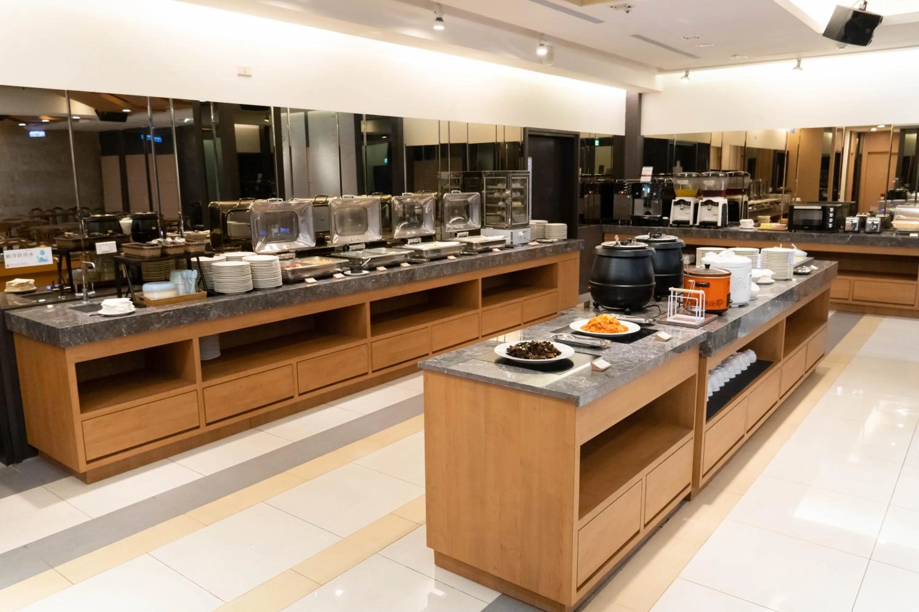 Restaurant/places to eat in Green Hotel - Tea Way