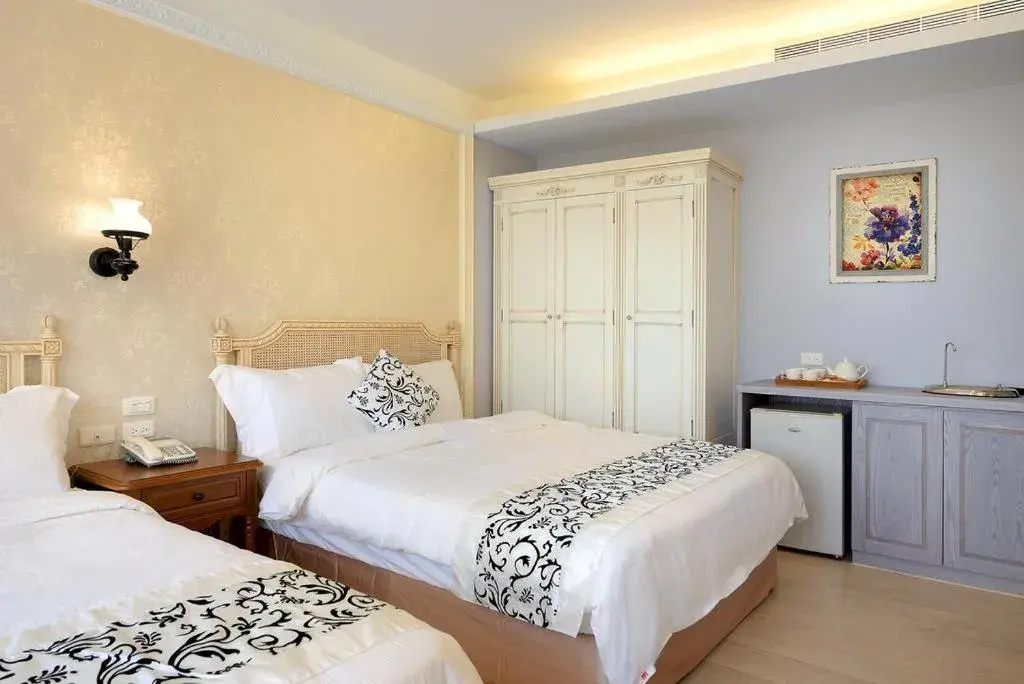 Quadruple Room with Bath in Miller Home Quadruple Room with Bath in Miller Home