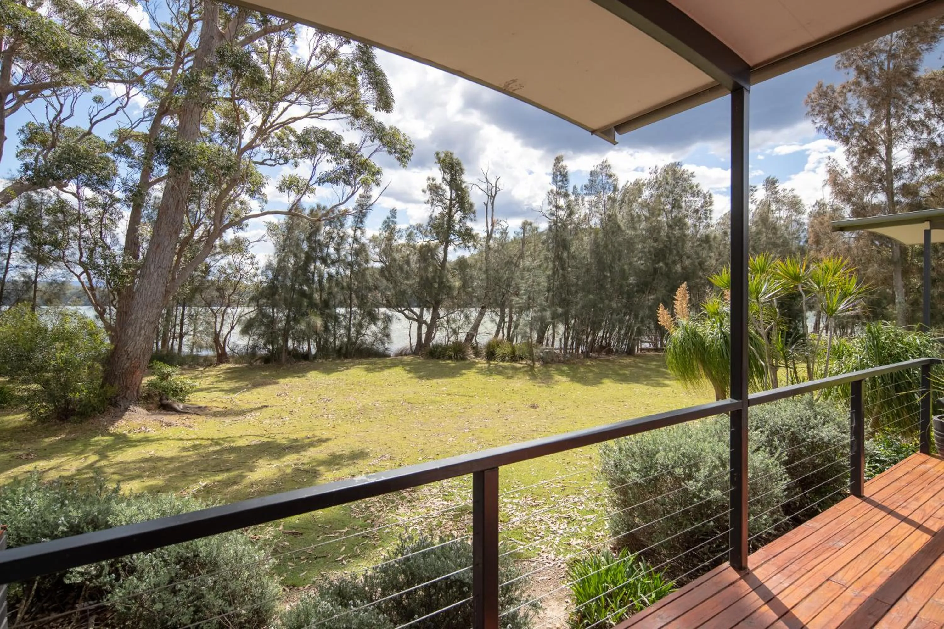 Garden view in Ingenia Holidays Lake Conjola