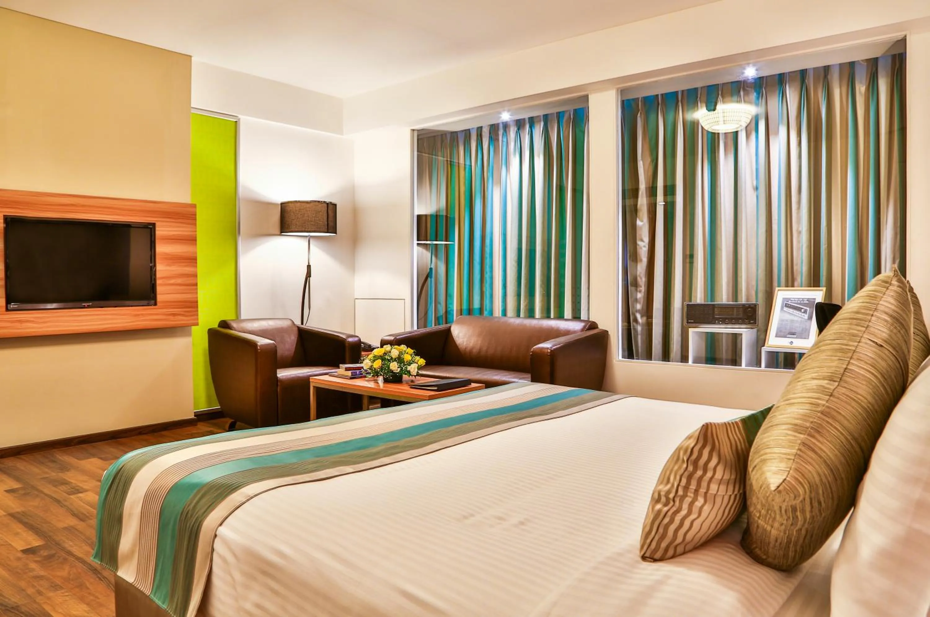 Bed in T24 Residency Mumbai International Airport Hotel