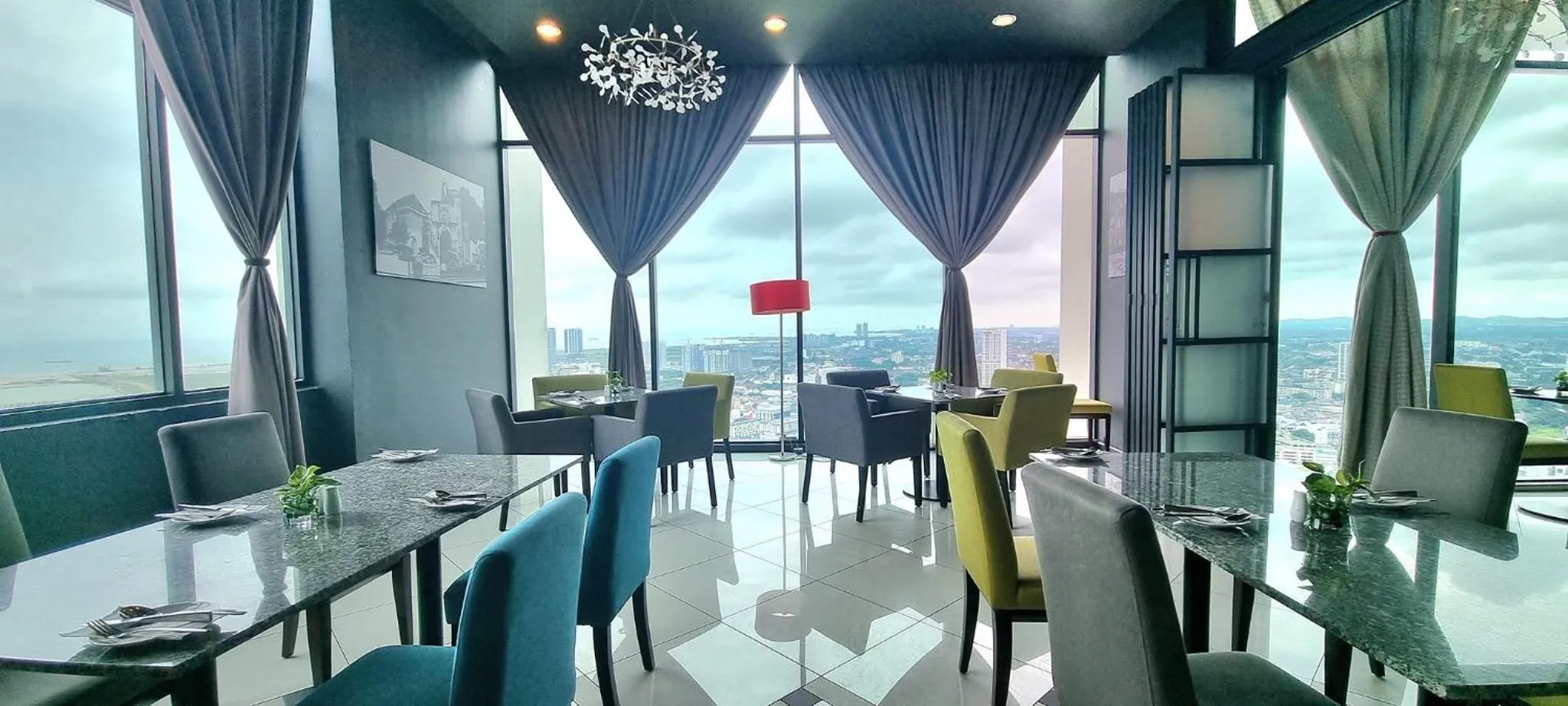 Restaurant/places to eat in The Shore Hotel & Residences