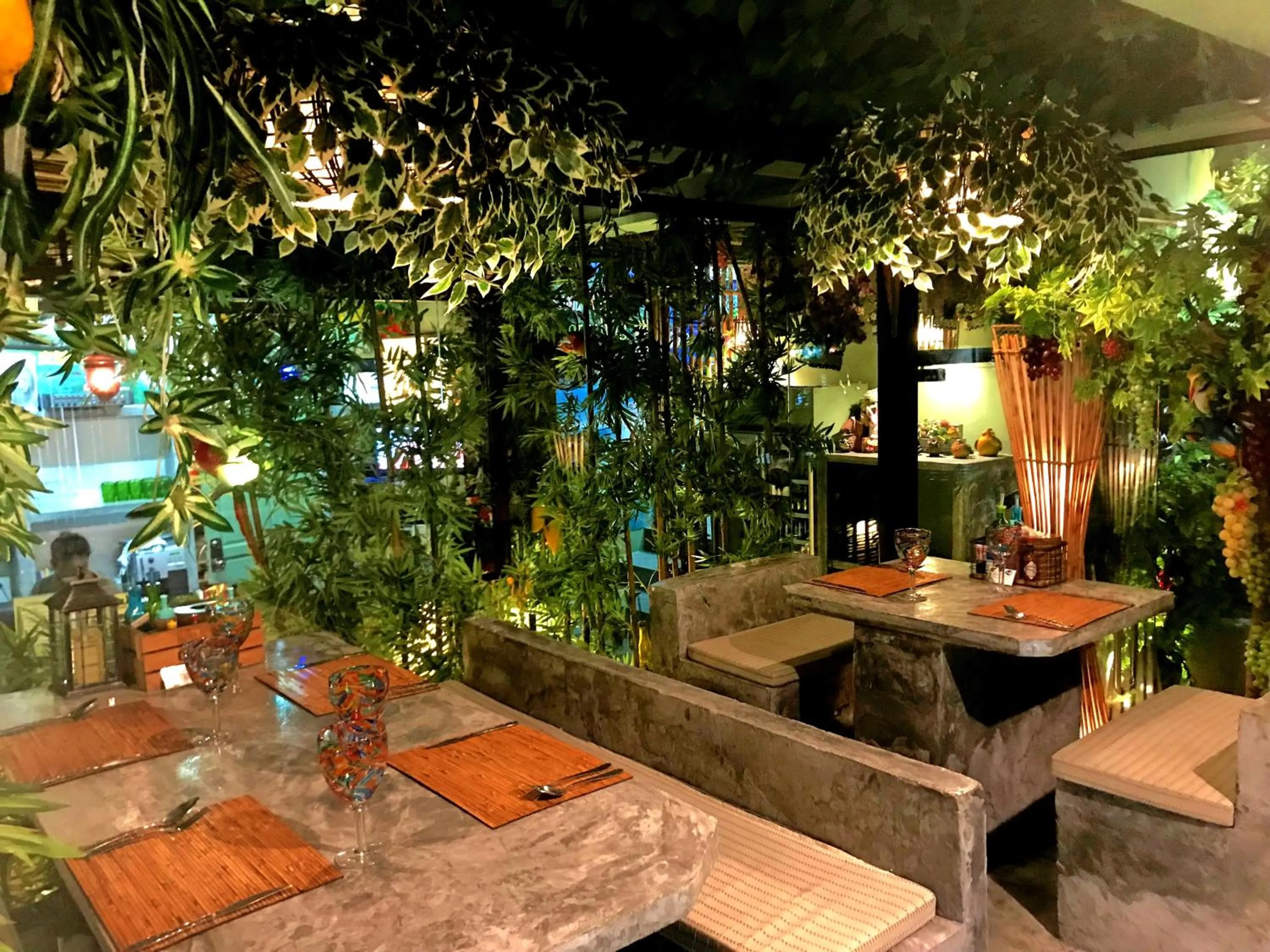 Restaurant/places to eat in Samui Beach Residence Hotel