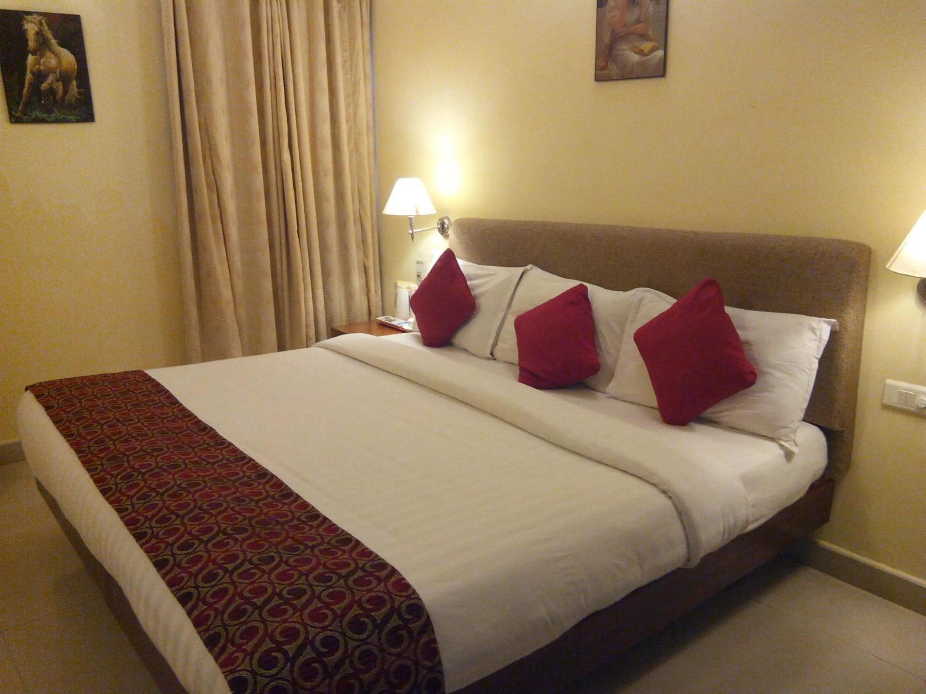 Bed in Park Residency Luxury Business Hotel