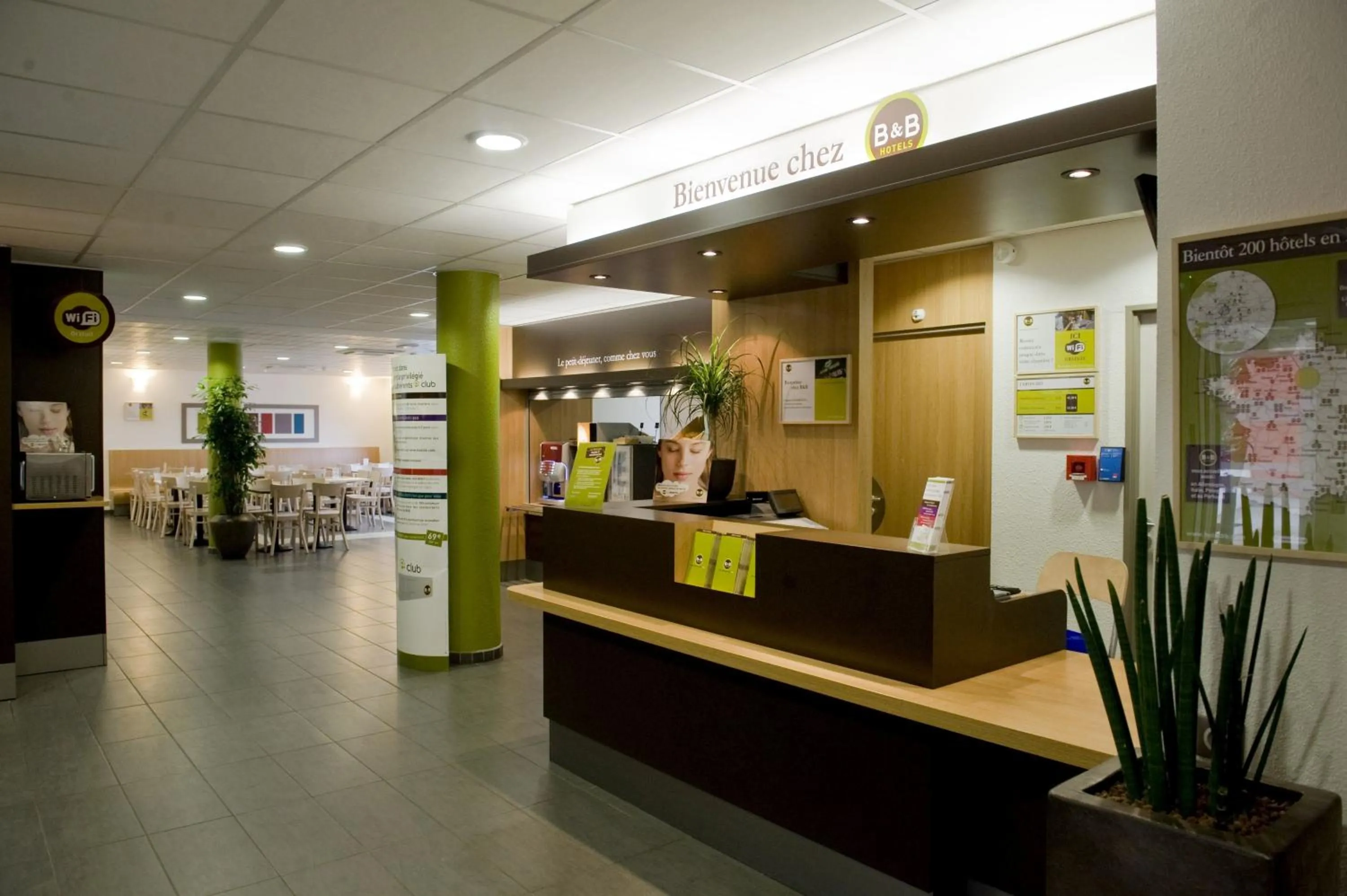 Lobby or reception in B&B HOTEL Paris Le Bourget