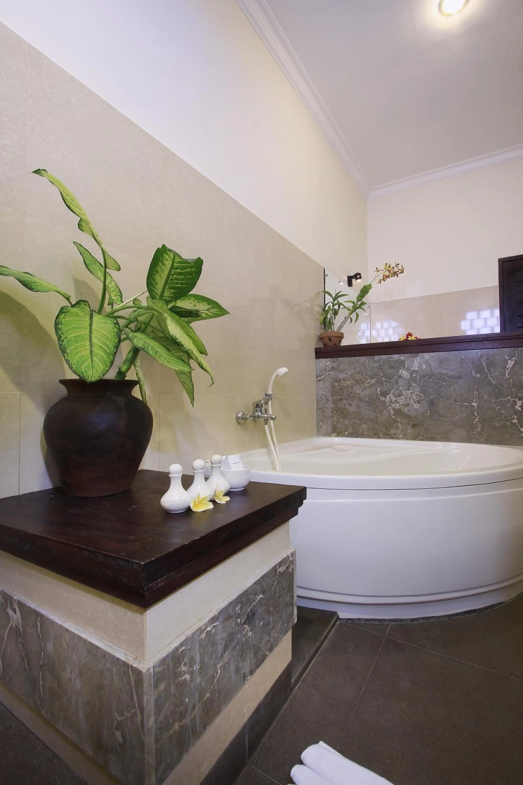 Hot Tub in Nang Ade Villa by GenuineHost