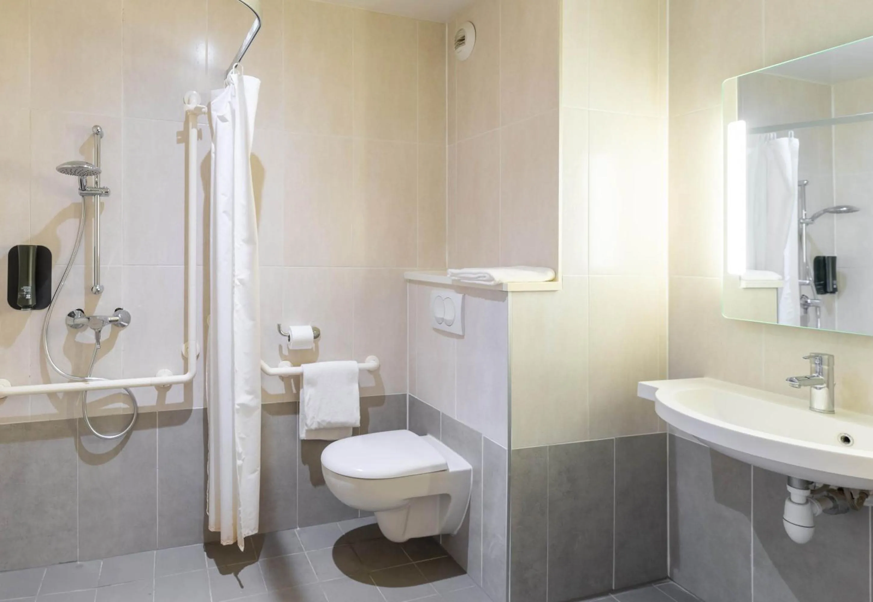 Bathroom in B&B HOTEL Lyon Ouest Tassin