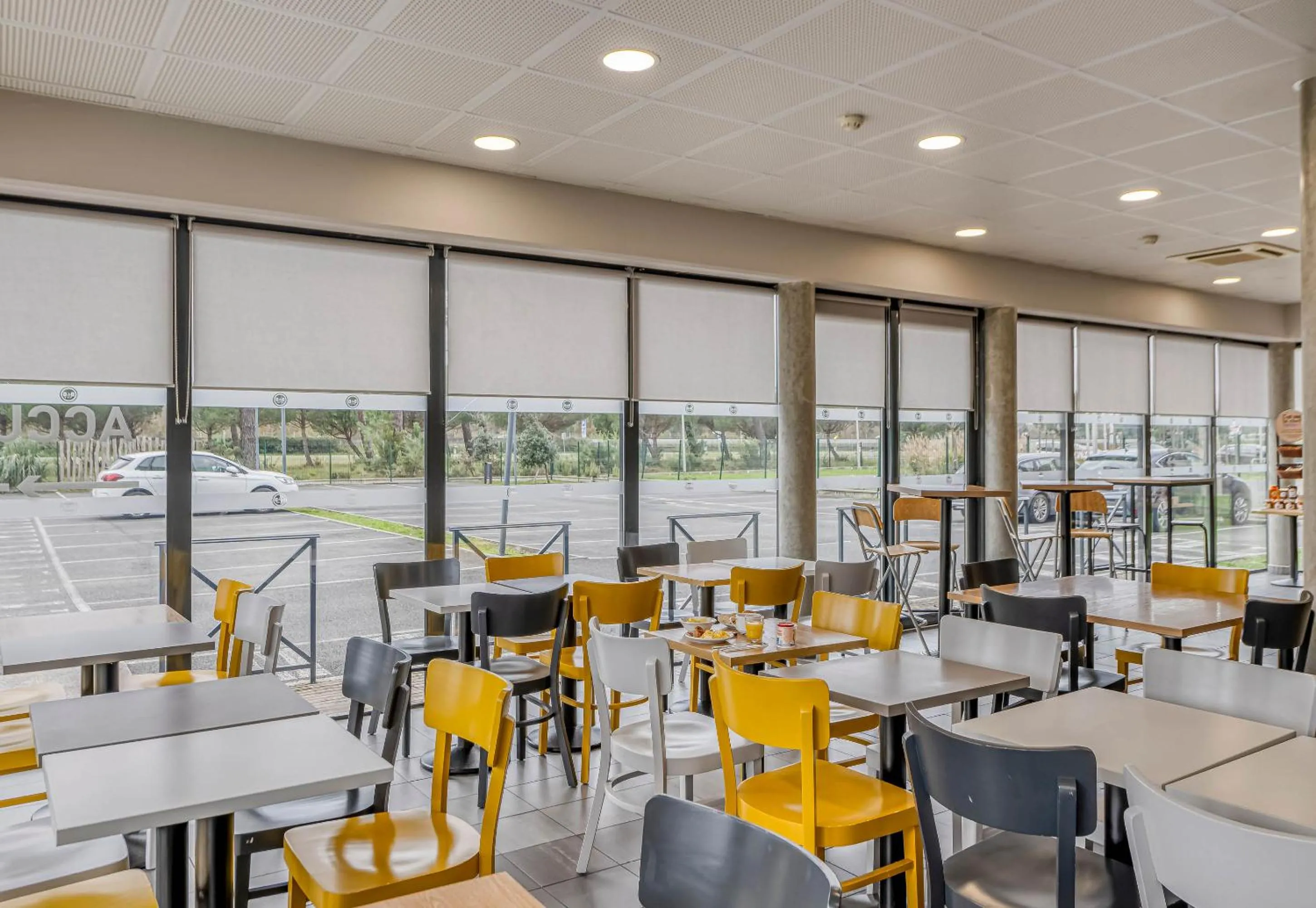 Restaurant/places to eat in B&B HOTEL Arcachon Gujan-Mestras