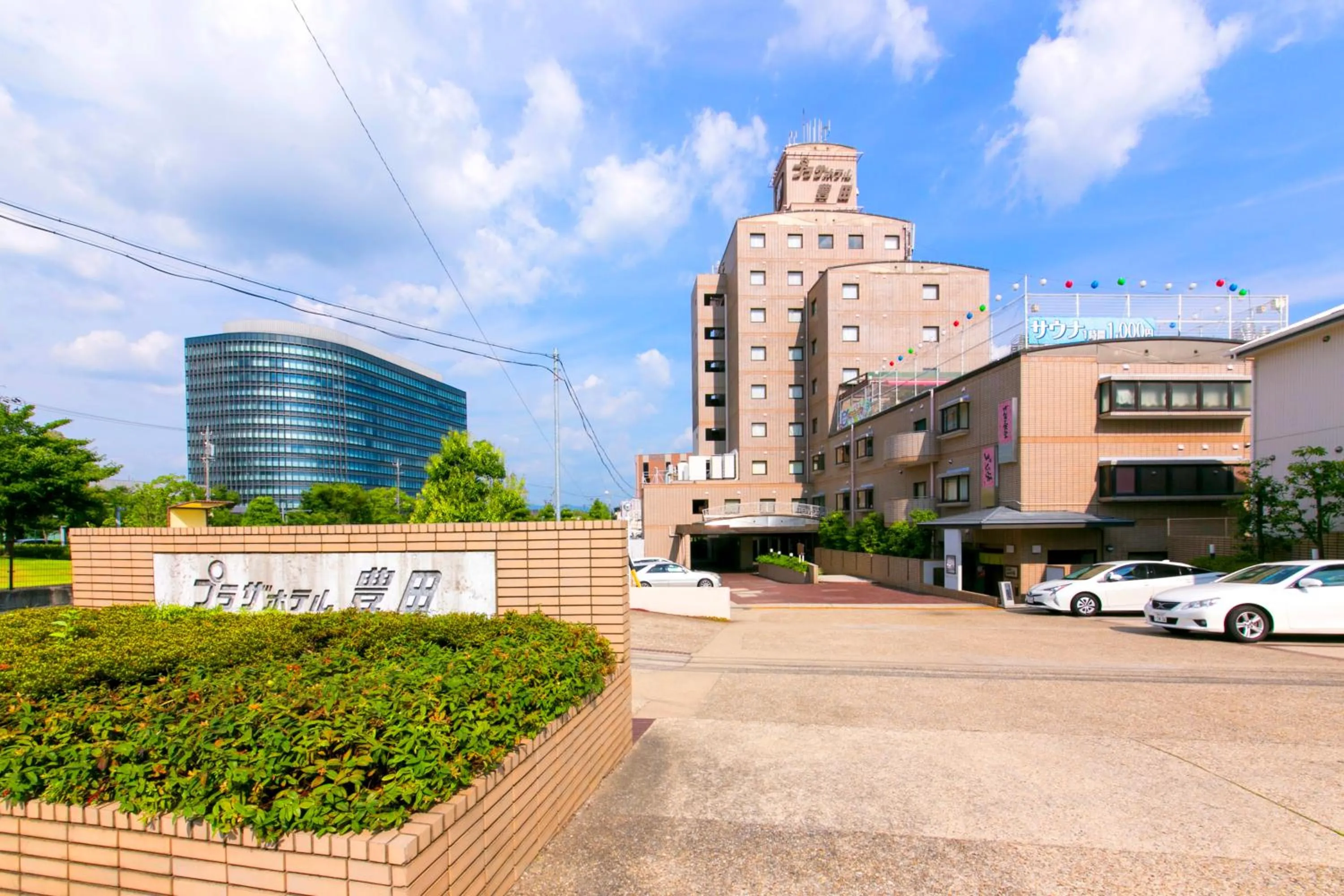 Facade/entrance in Plaza Hotel Toyota