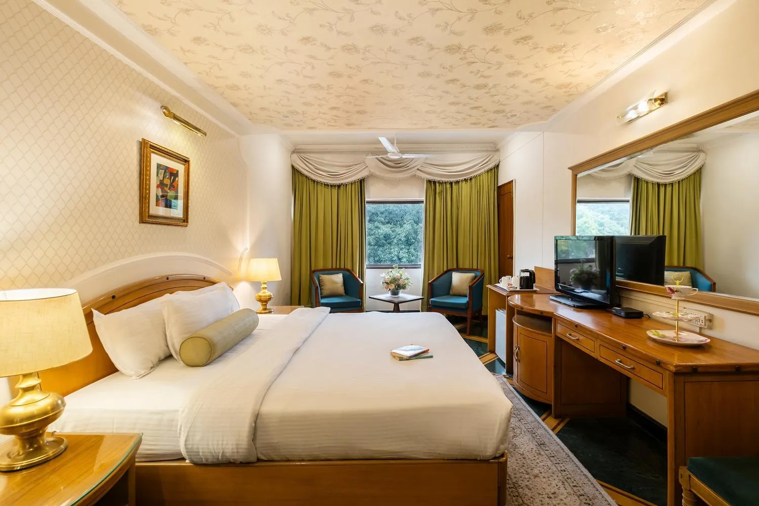 Bed in Hotel Kwality Regency