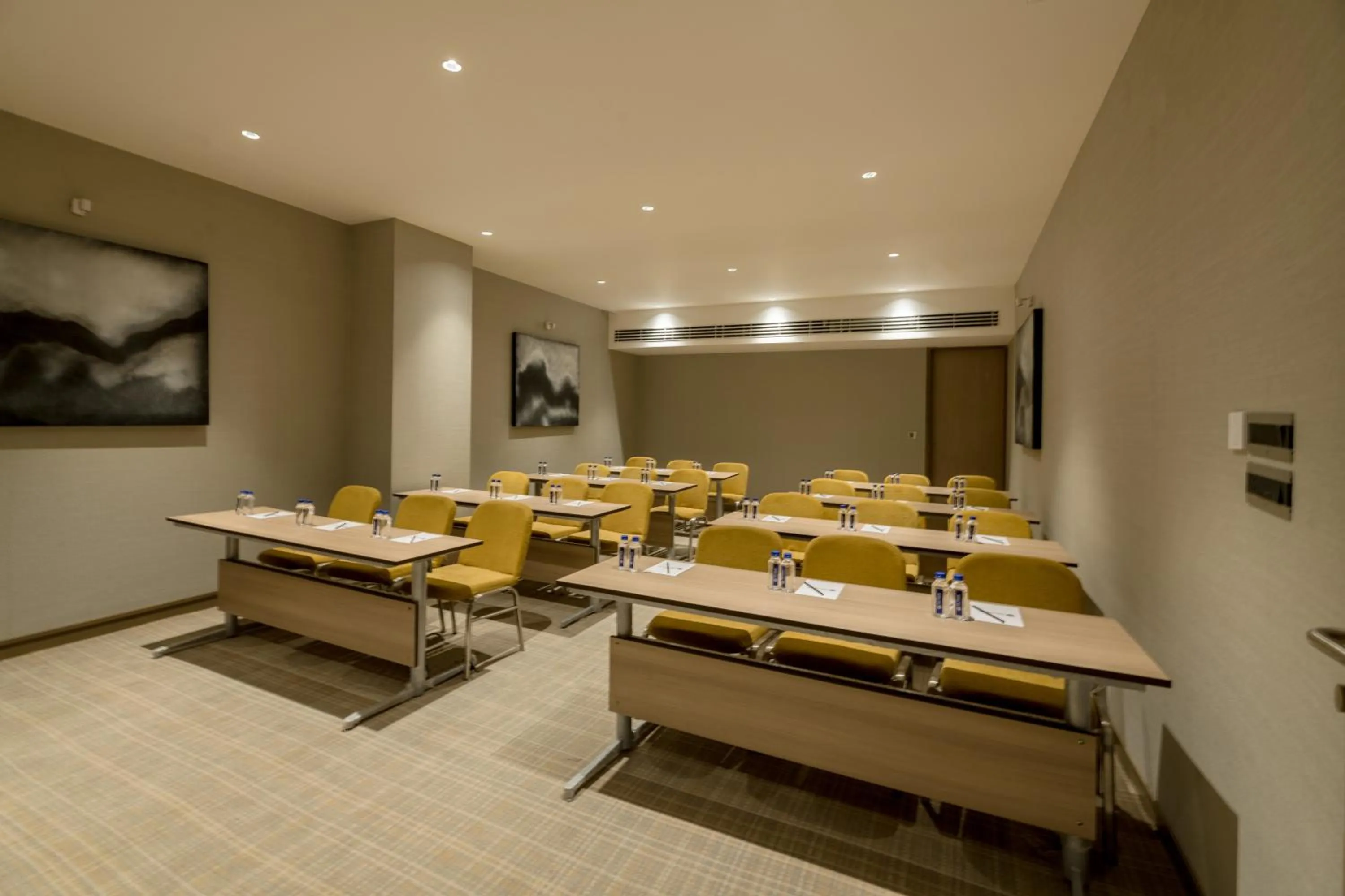 Business facilities in Wyndham Ahmedabad Shela