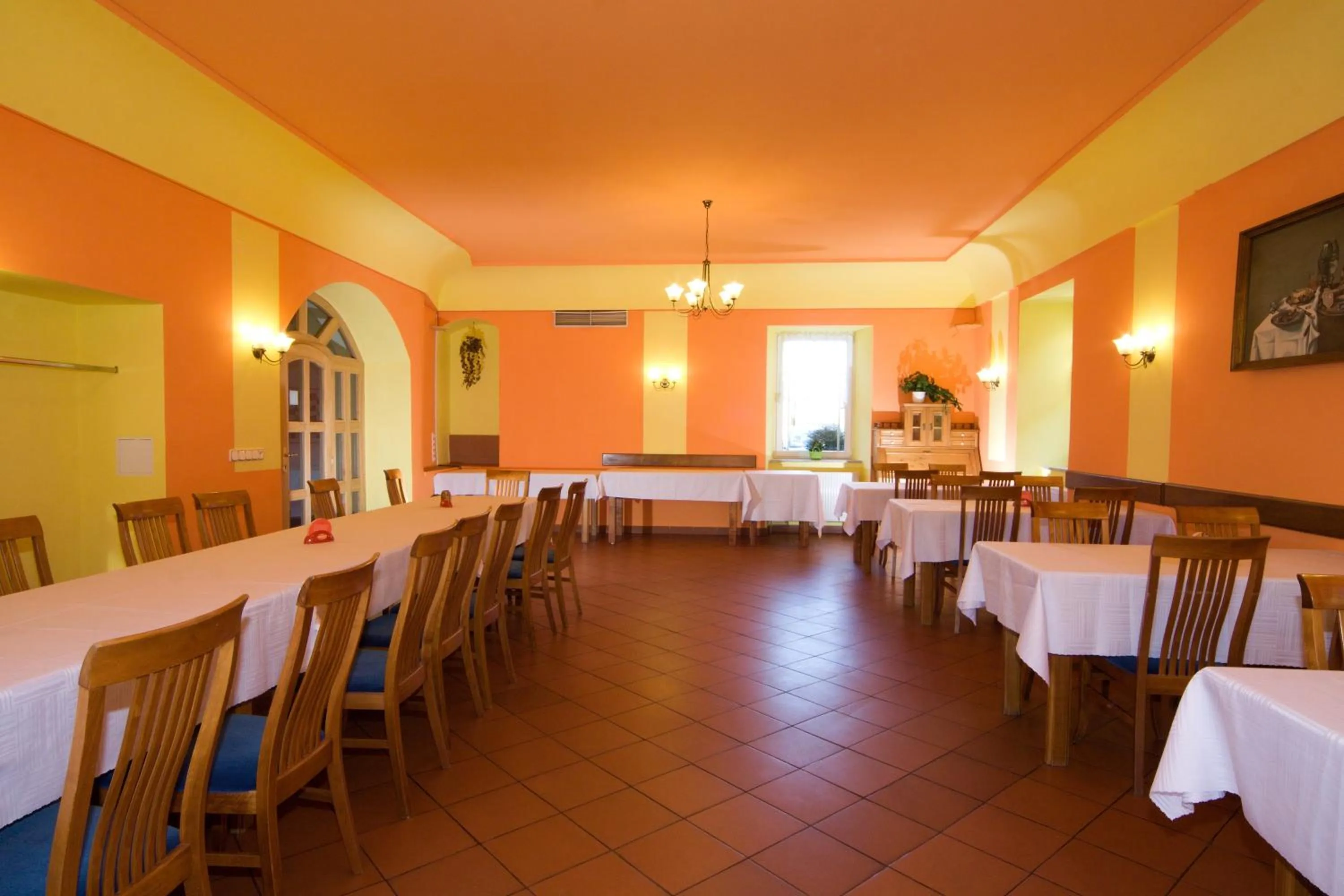 Restaurant/places to eat in Hotel Atawa