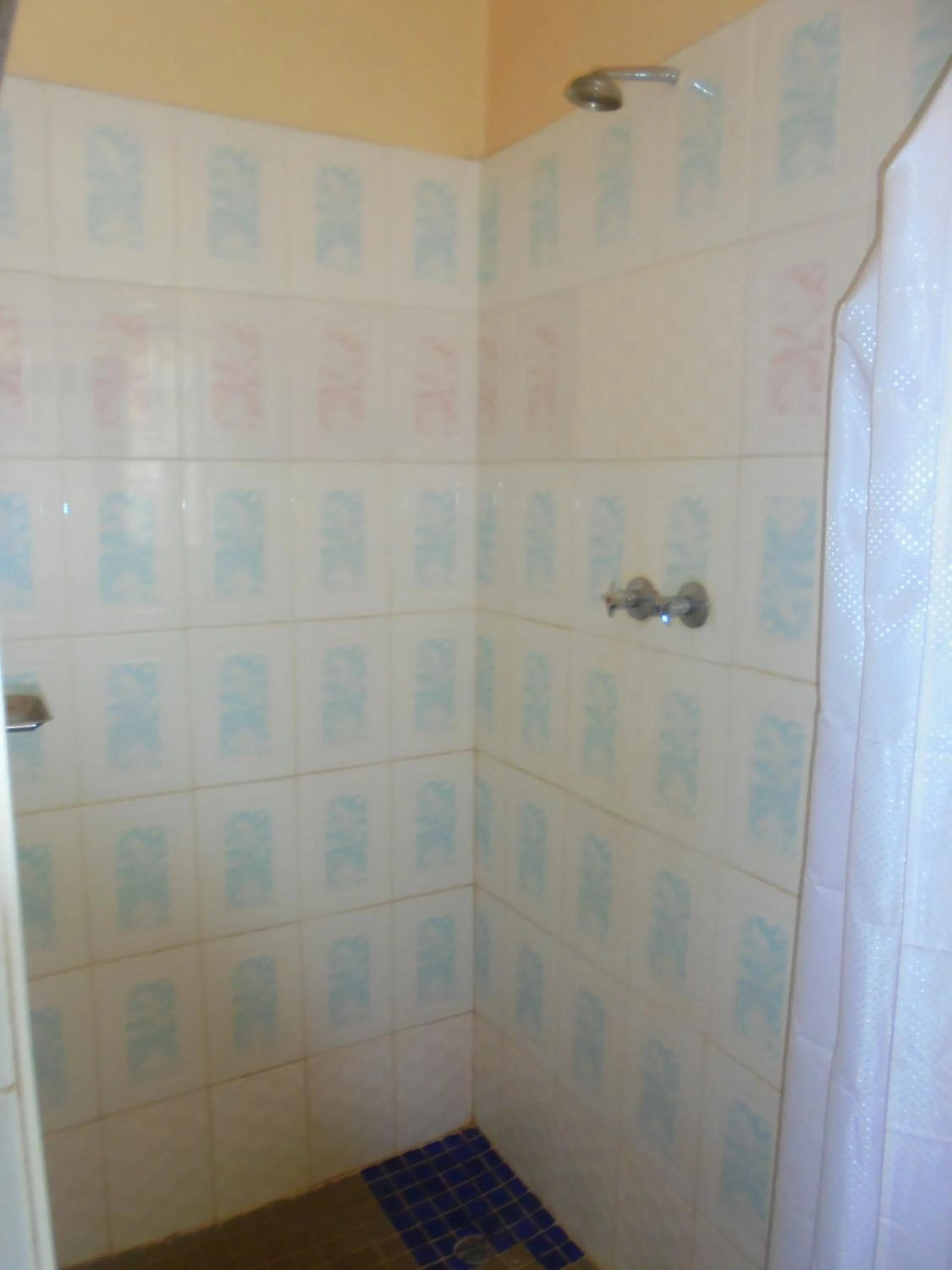 Bathroom in White Rose Lodge