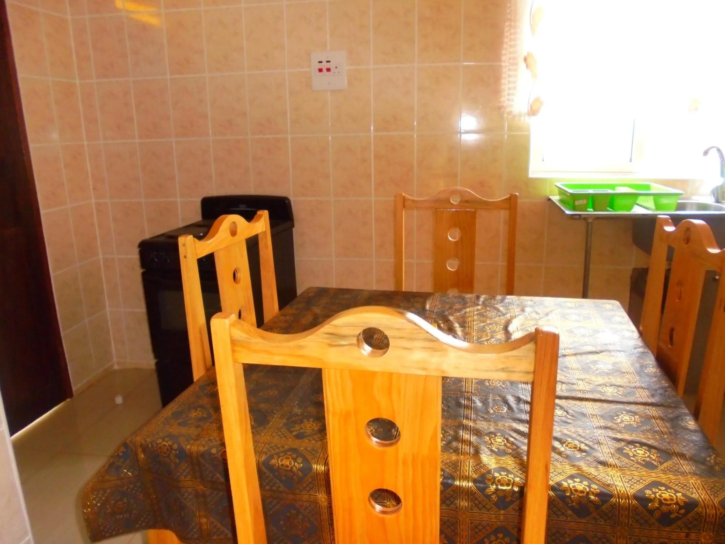 Restaurant/places to eat in White Rose Lodge