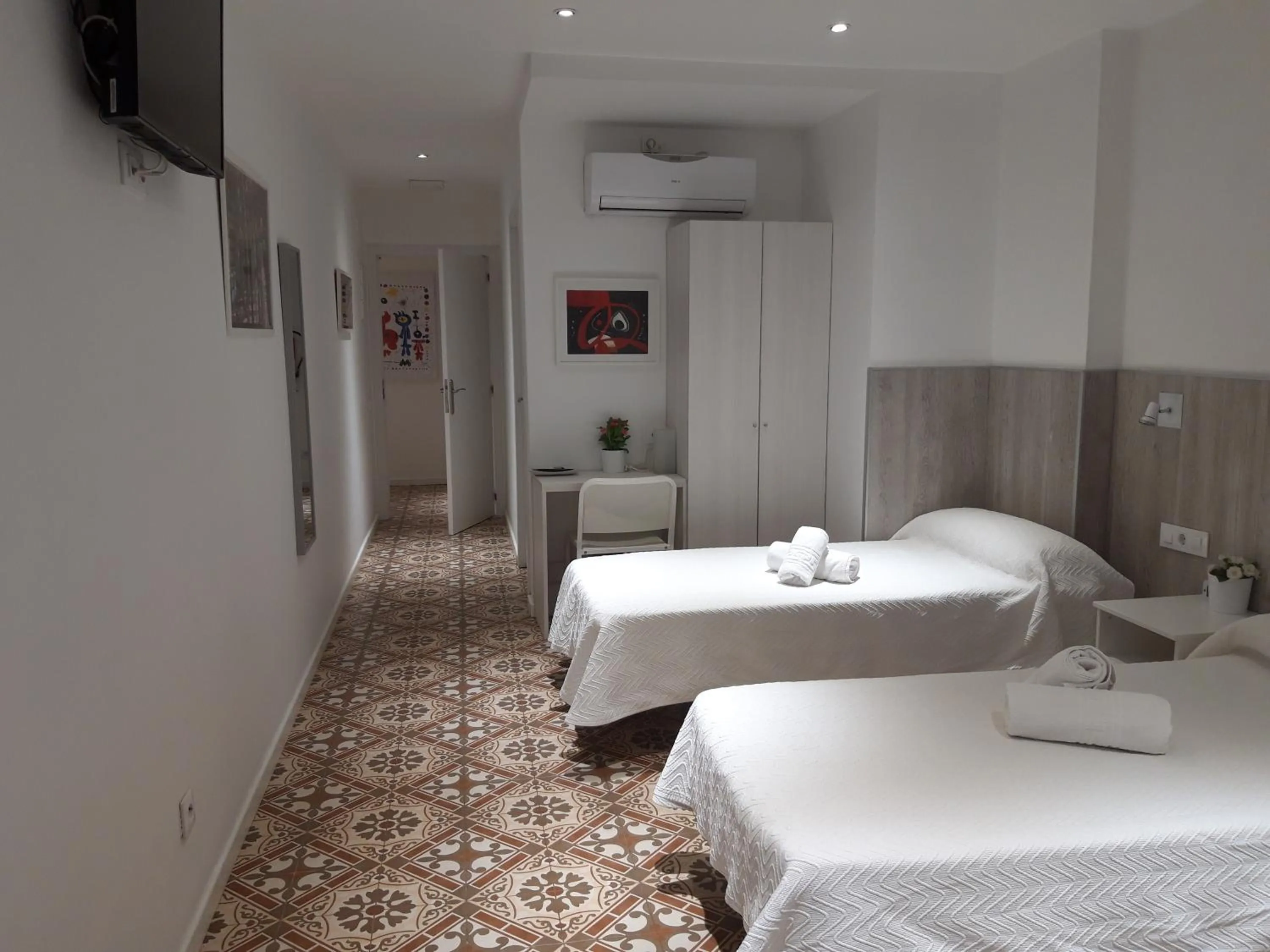 Bedroom, Bed in Hostal Nova Barcelona