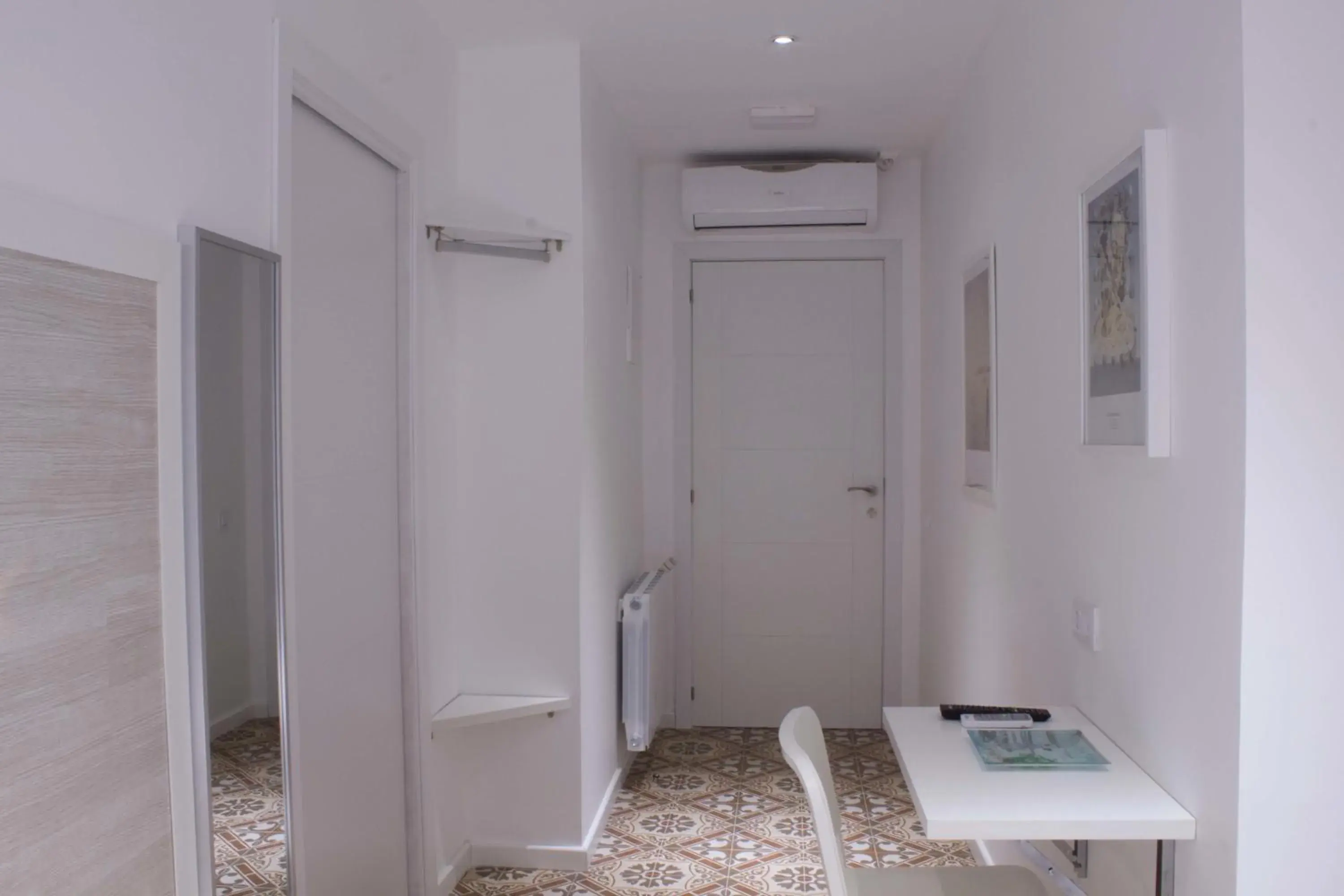 Single Room - Disability Access with Private Bathroom in Hostal Nova Barcelona Single Room - Disability Access with Private Bathroom in Hostal Nova Barcelona