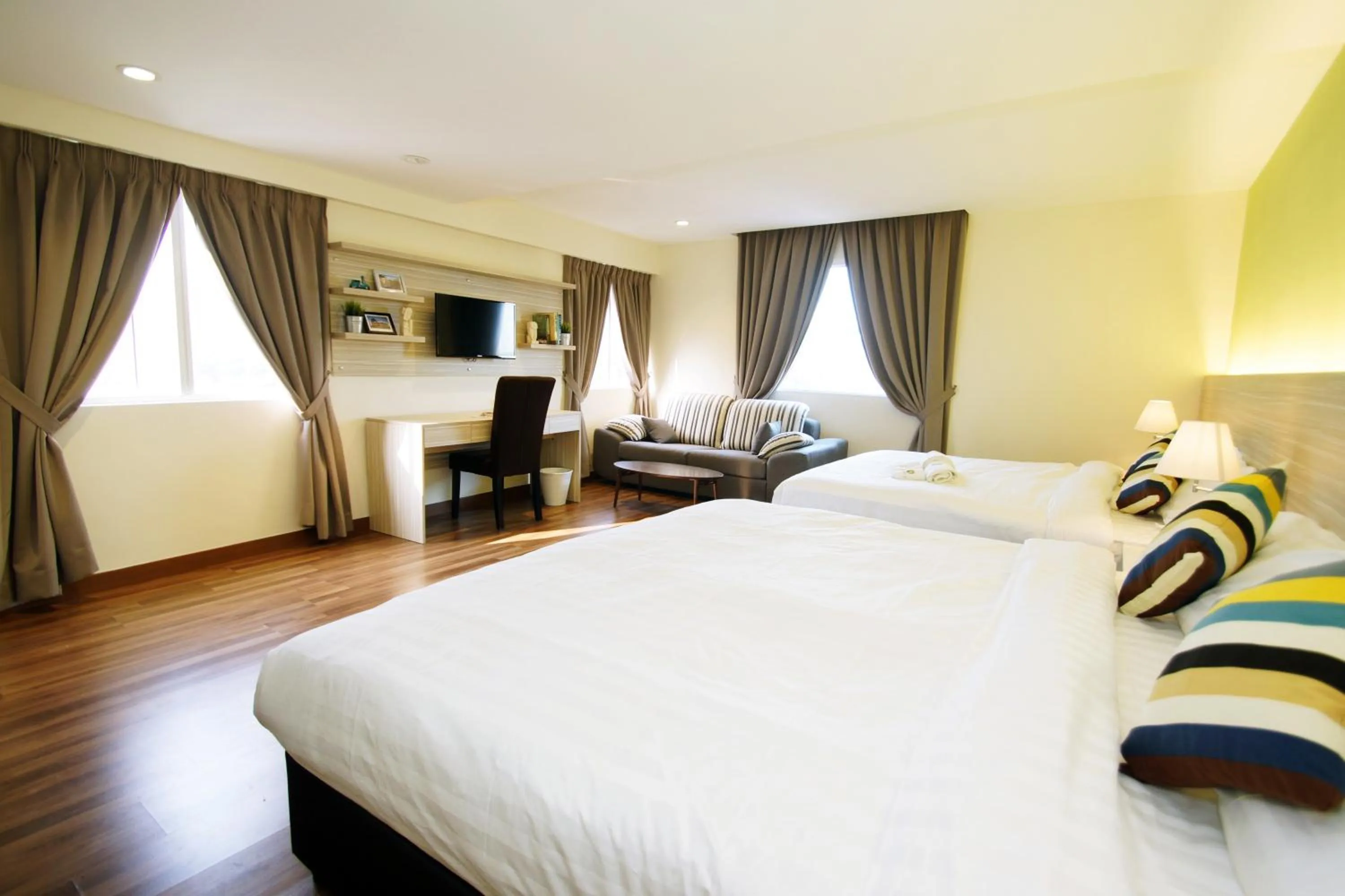 Photo of the whole room, Bed in Good Luck Inn