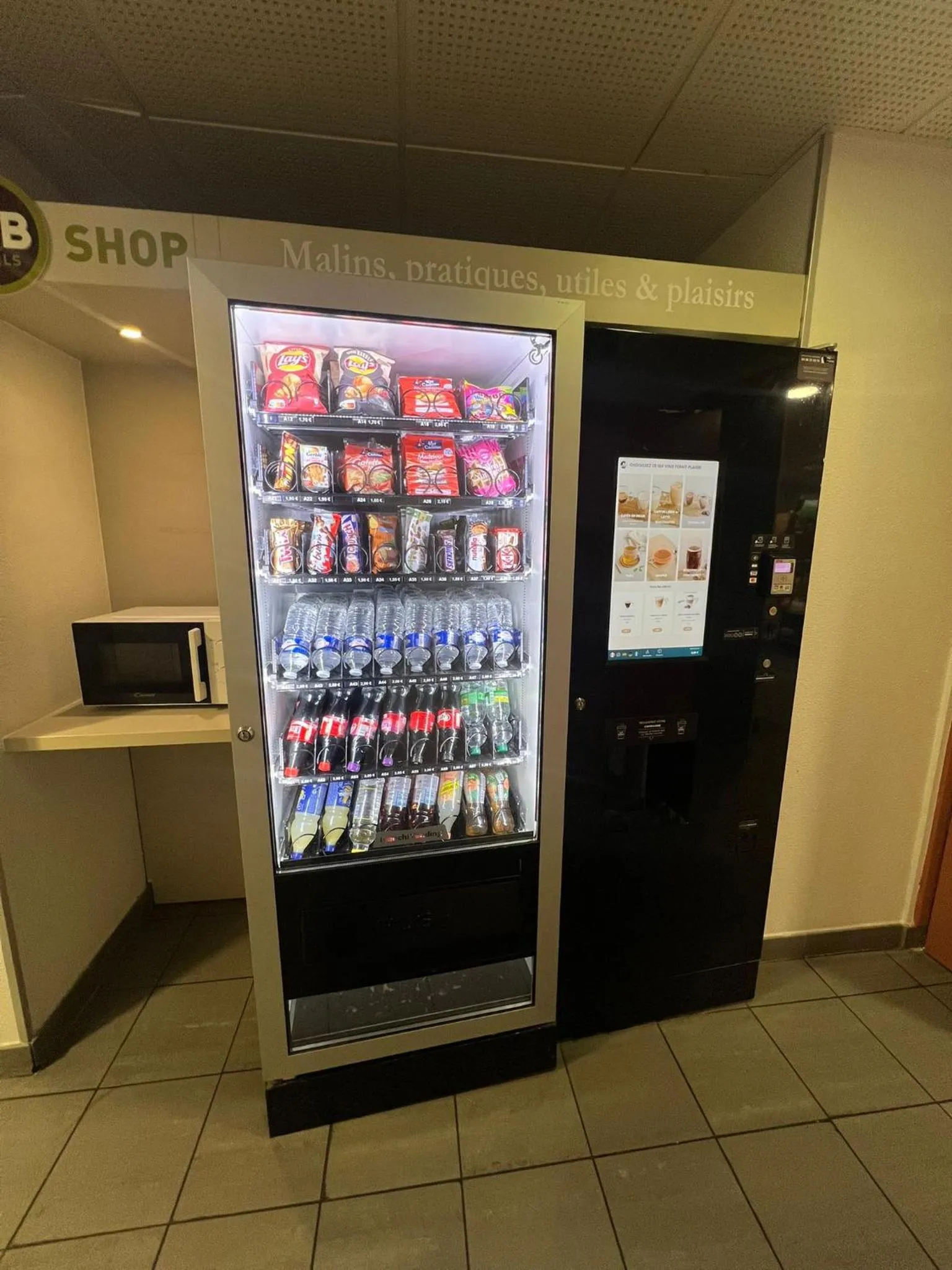 vending machine in B&B HOTEL Paris Romainville Noisy-le-Sec