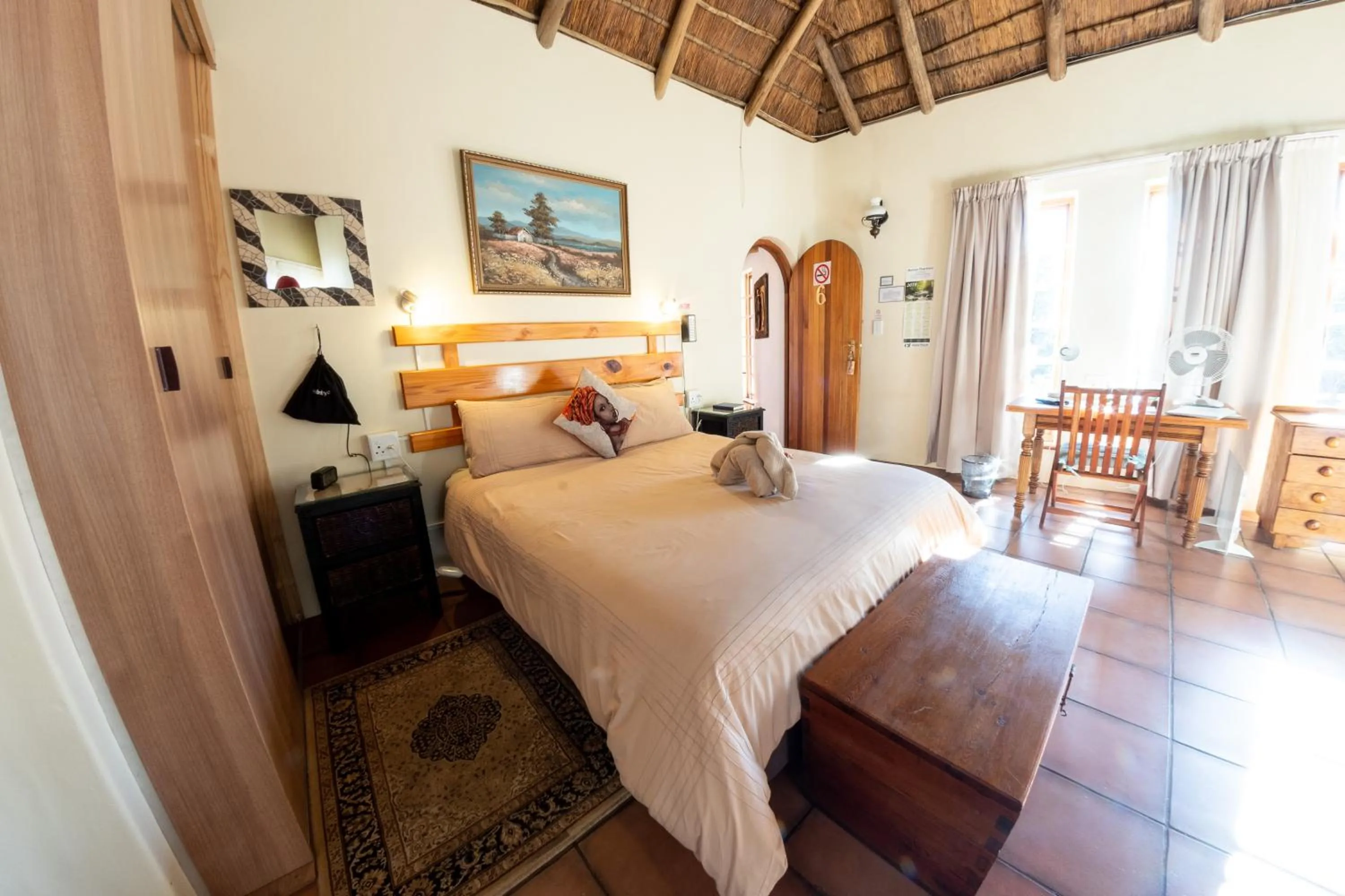 Bedroom, Bed in Maclear Manor