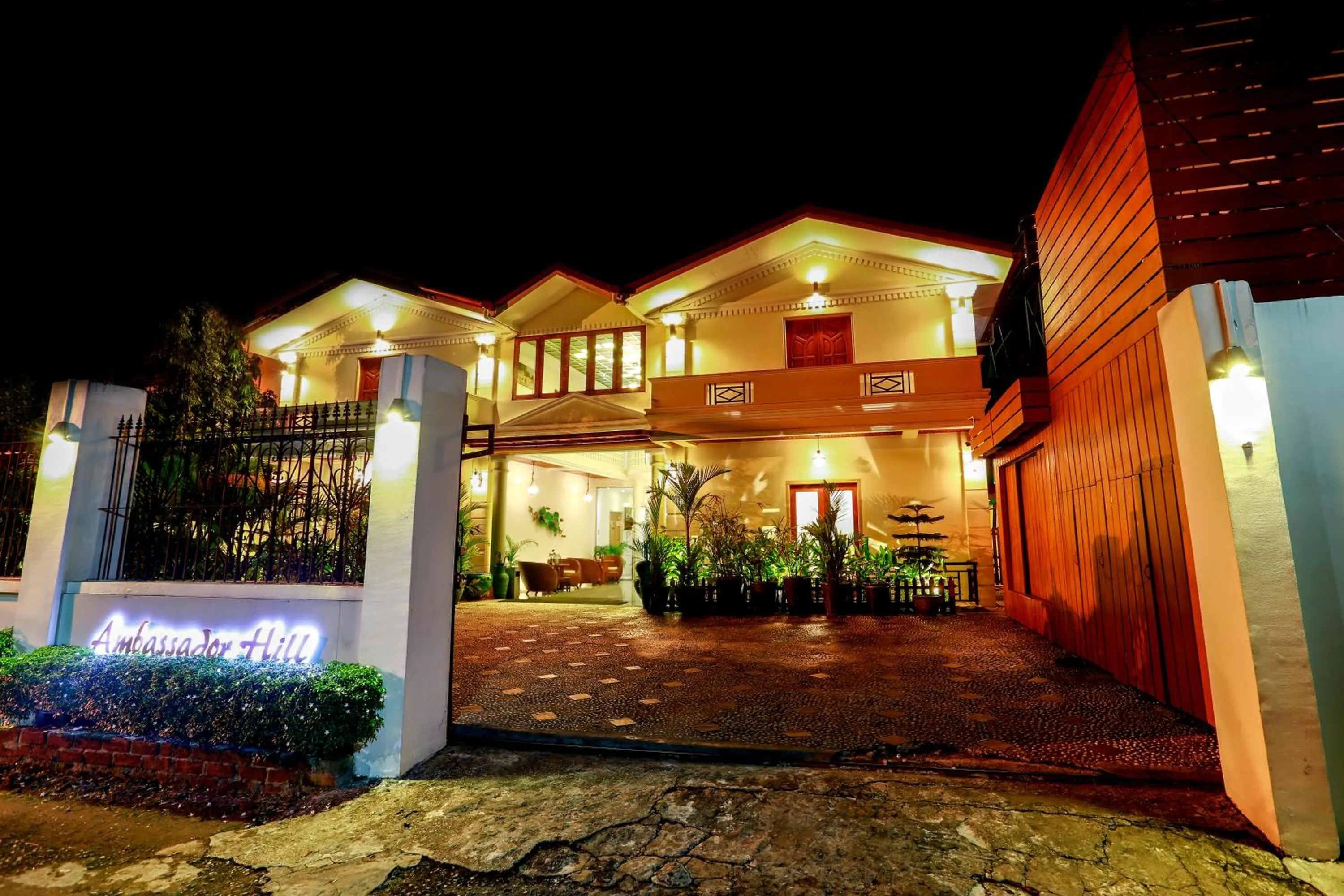 Facade/entrance in Ambassador Hill