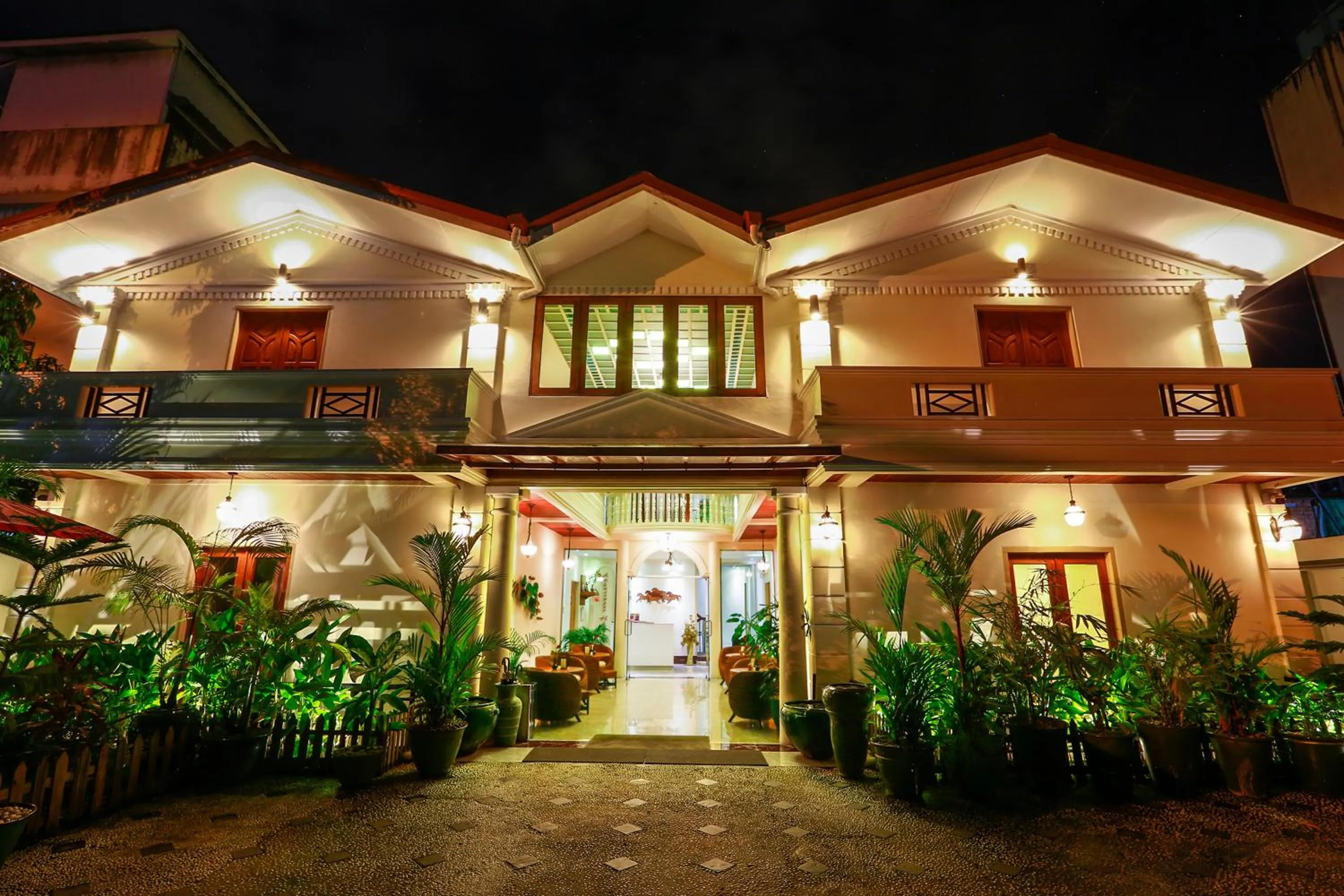 Facade/entrance in Ambassador Hill